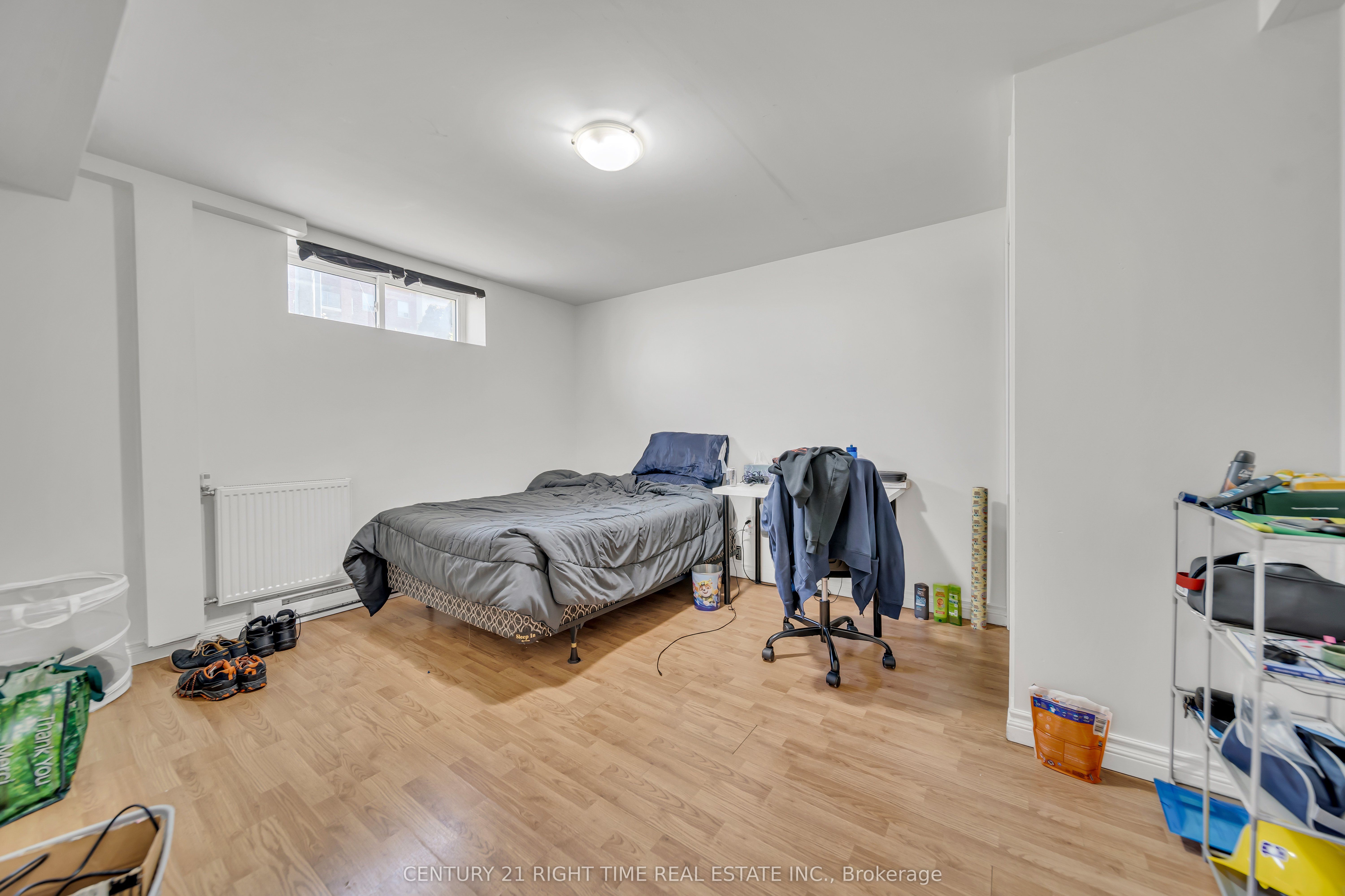 24 Columbia Street W