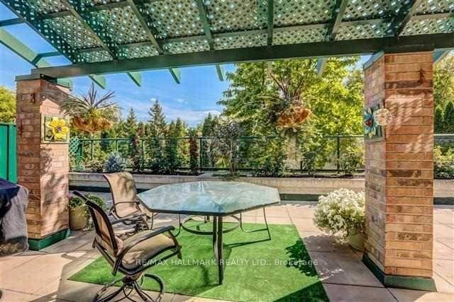 3 Bedrooms Condo at 121 Woodbridge, Vaughan For sale
