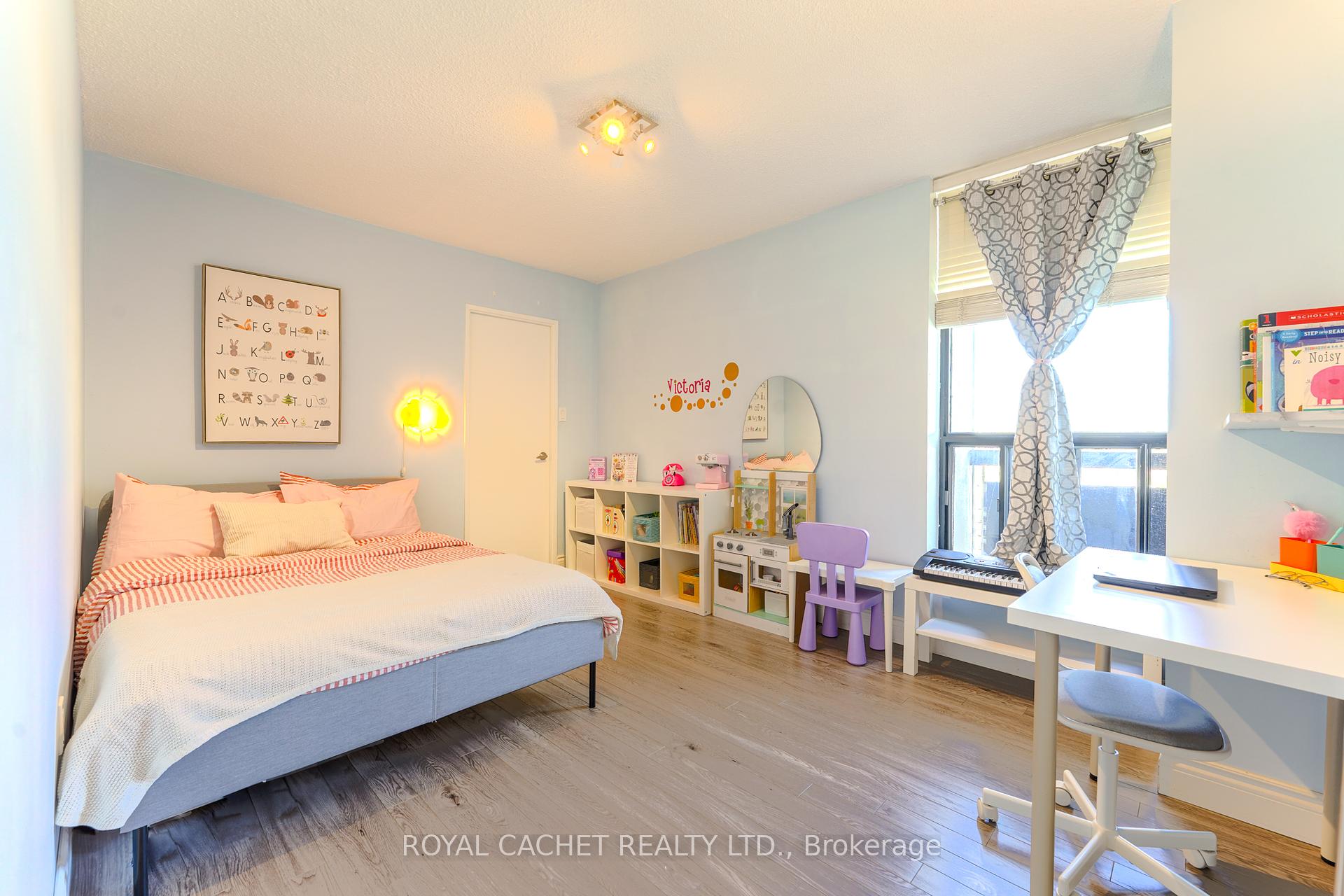 3 Bedrooms Condo at 75 Graydon Hall, Toronto For sale