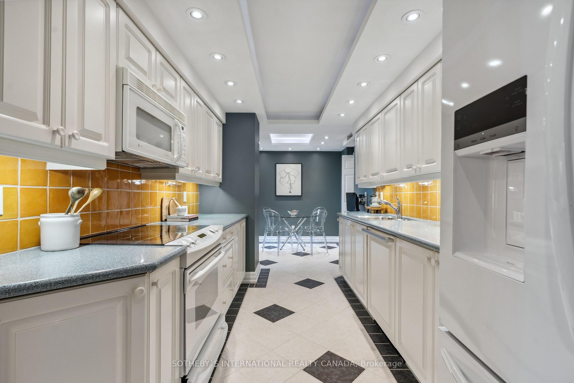 3 Bedrooms Condo at 278 Bloor,  Toronto For sale