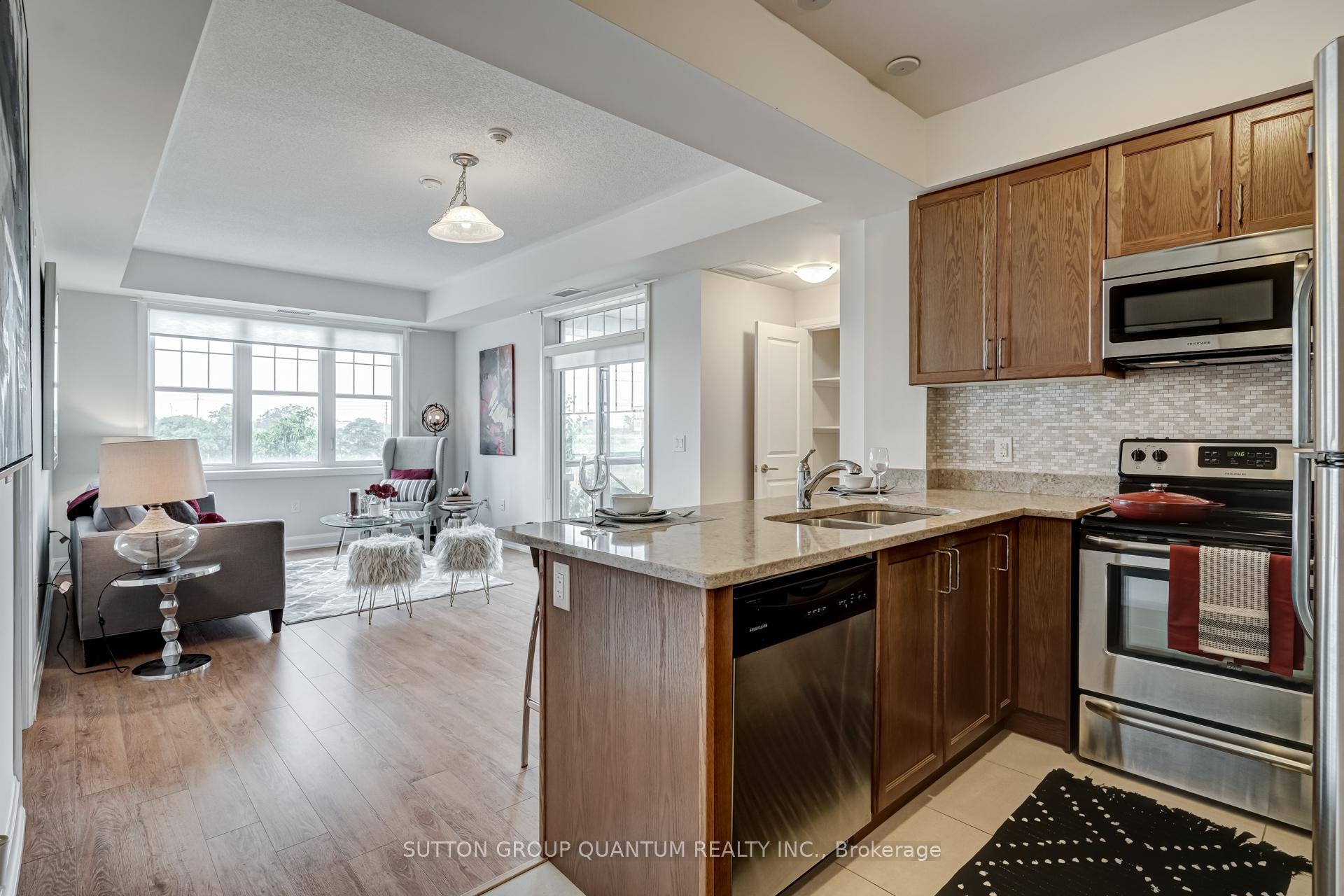 2 Bedrooms Condo at 275 Roxton, Oakville For sale
