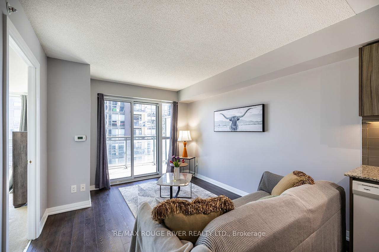 2 Bedrooms Condo at 30 Meadowglen,  Toronto For sale