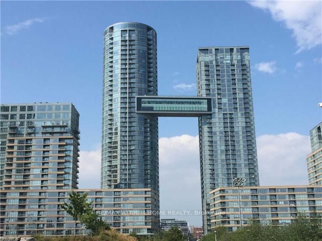 21 Iceboat Terrace