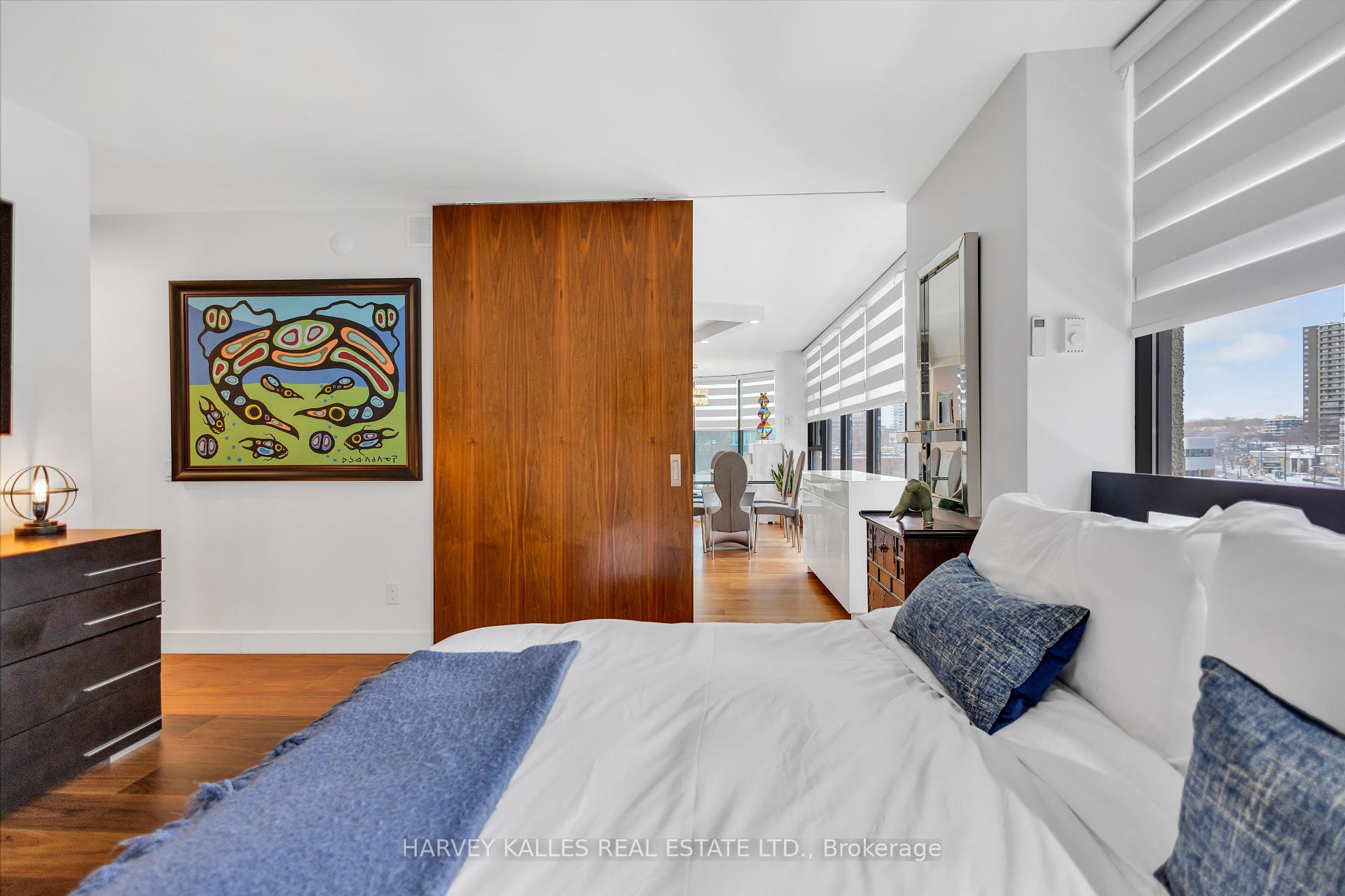2 Bedrooms Condo at 1331 Bay, Toronto For sale