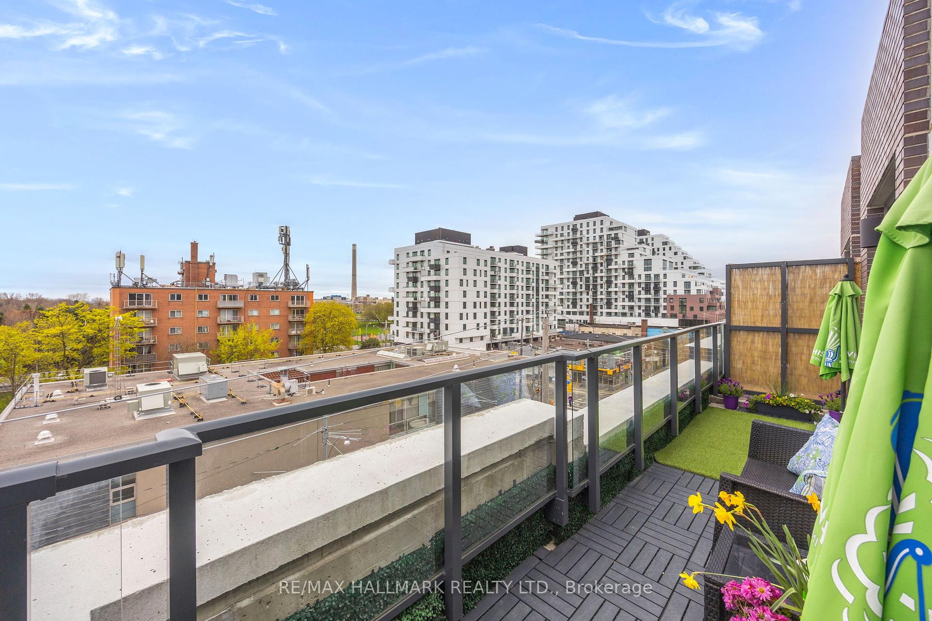 3 Bedrooms Condo at 1630 Queen, Toronto For sale