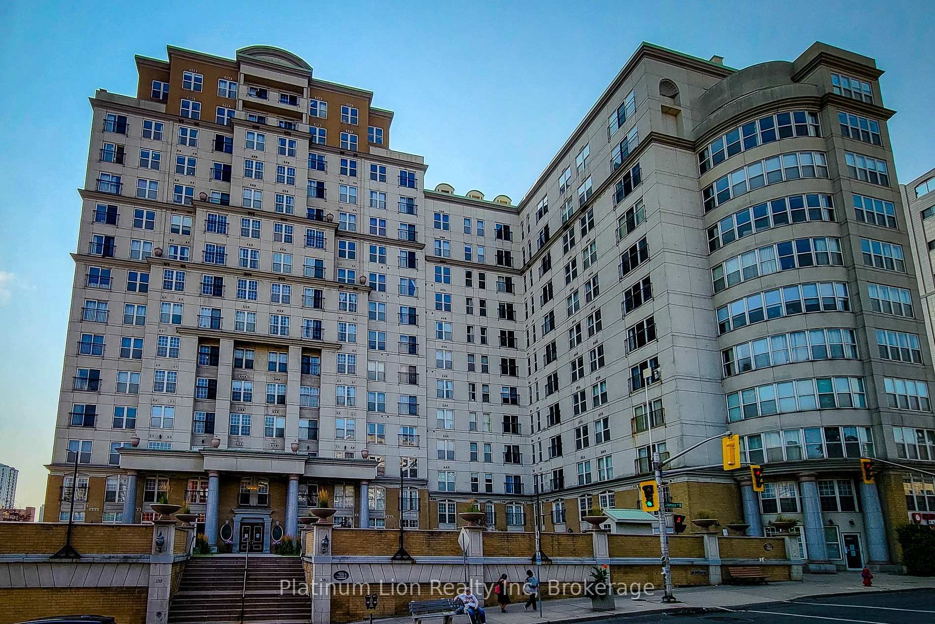 2 Bedrooms Condo at 135 James,  Hamilton For sale