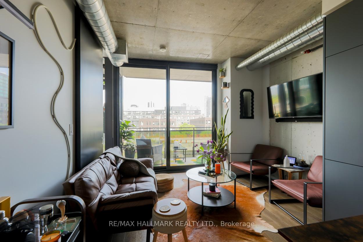 2 Bedrooms Condo at 21 Lawren Harris, Toronto For sale