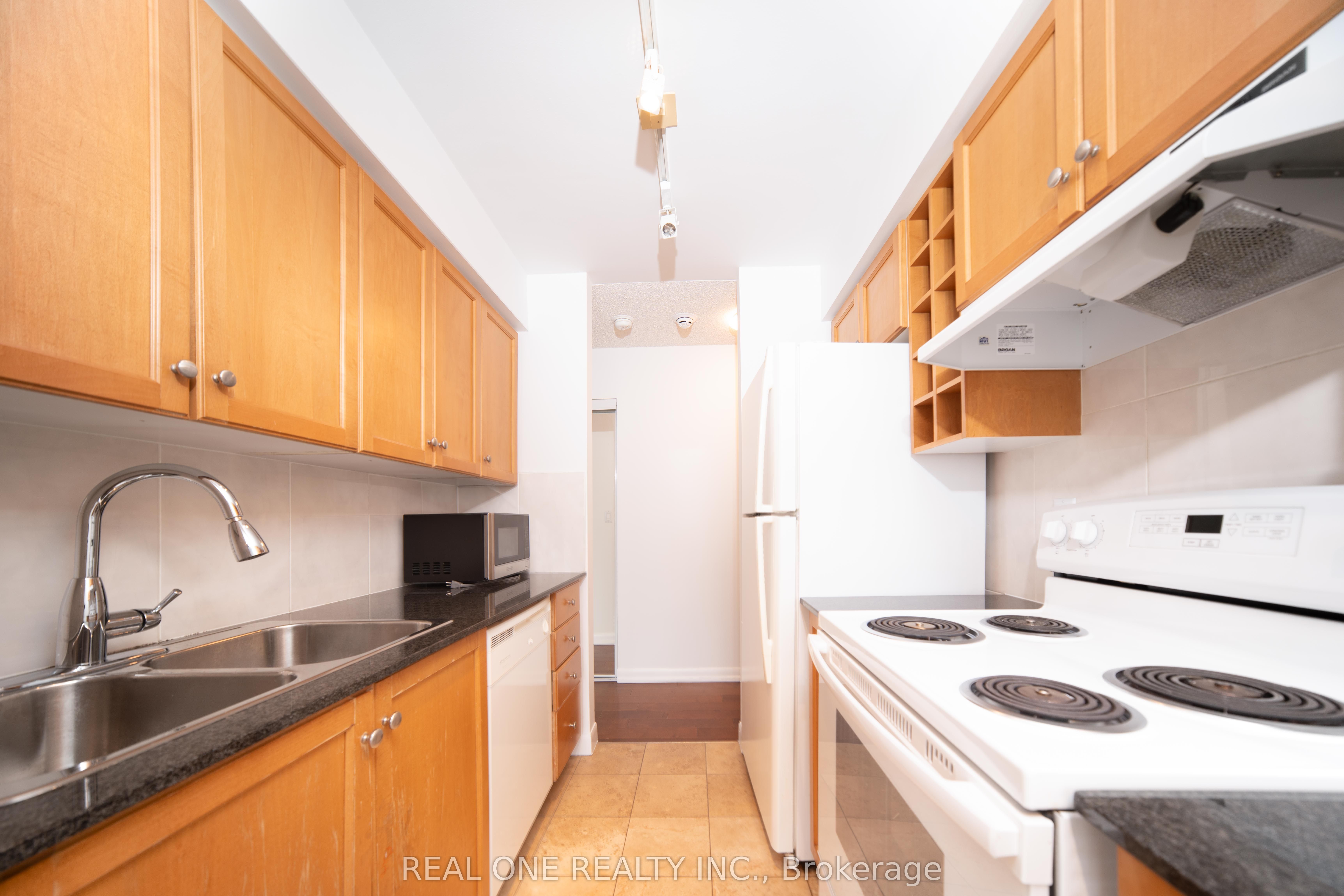 210 Victoria Street, #2404