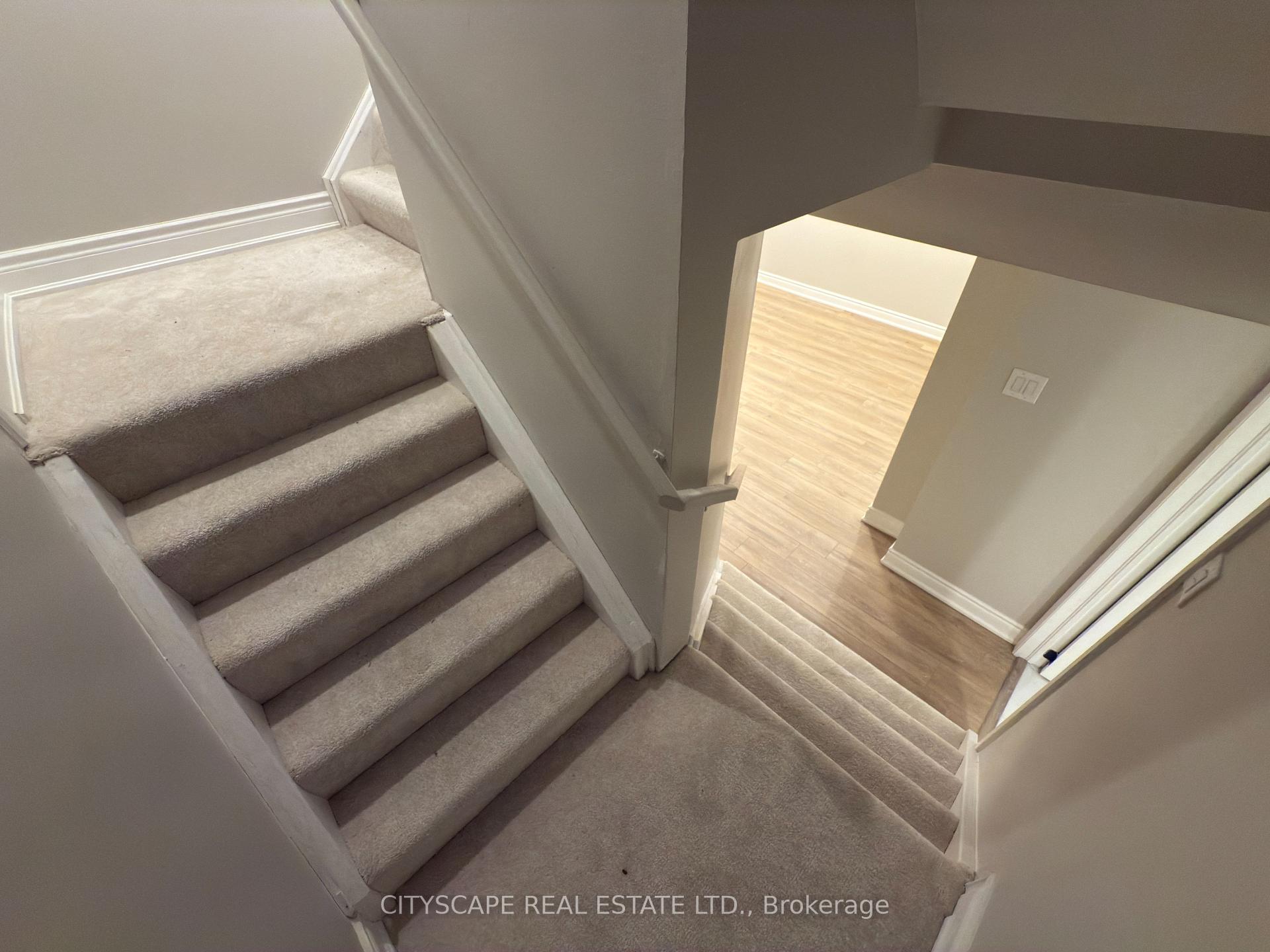 4 Bedrooms Condo at 5659 Glen Erin, Mississauga For sale