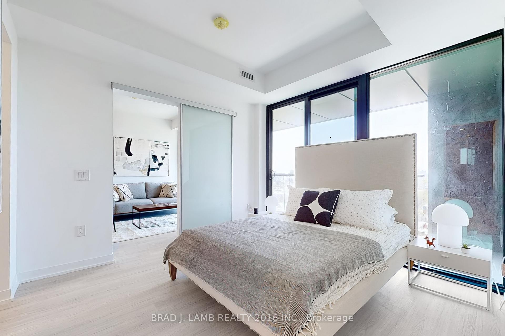2 Bedrooms Condo at 195 McCaul, Toronto For sale