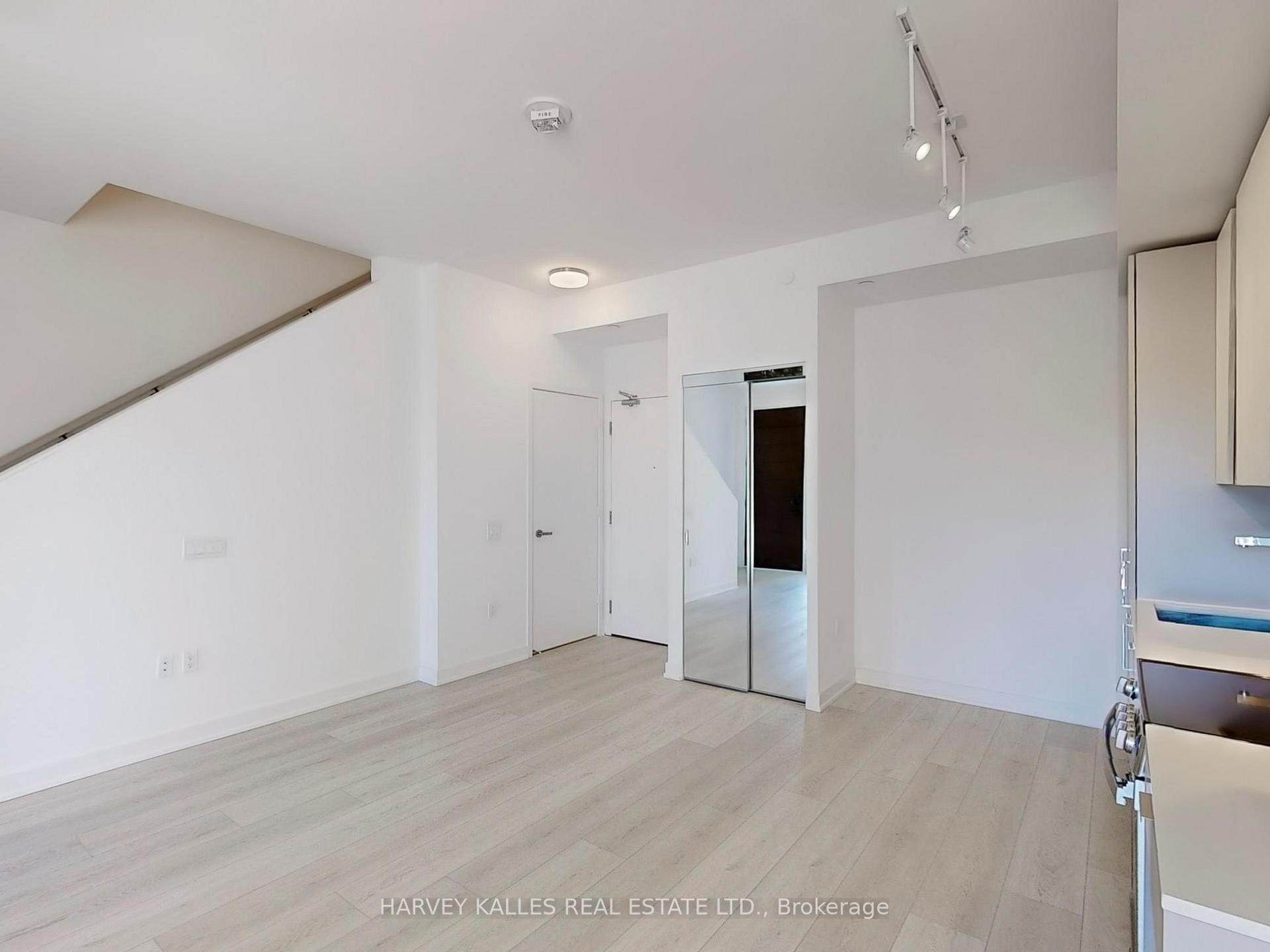 3883 Quartz Road 118