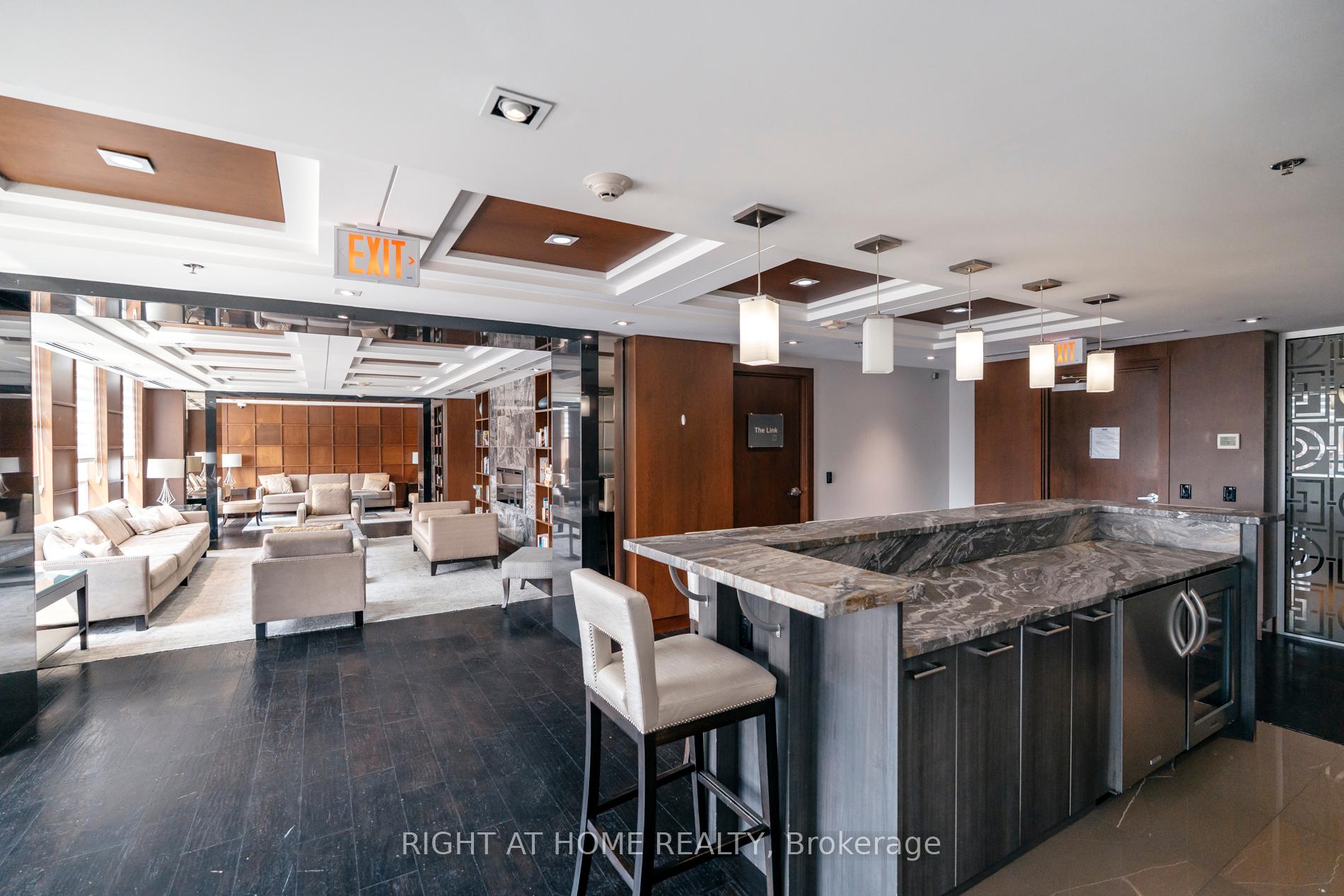 3 Bedrooms Condo at 2470 Prince Michael, Oakville For sale