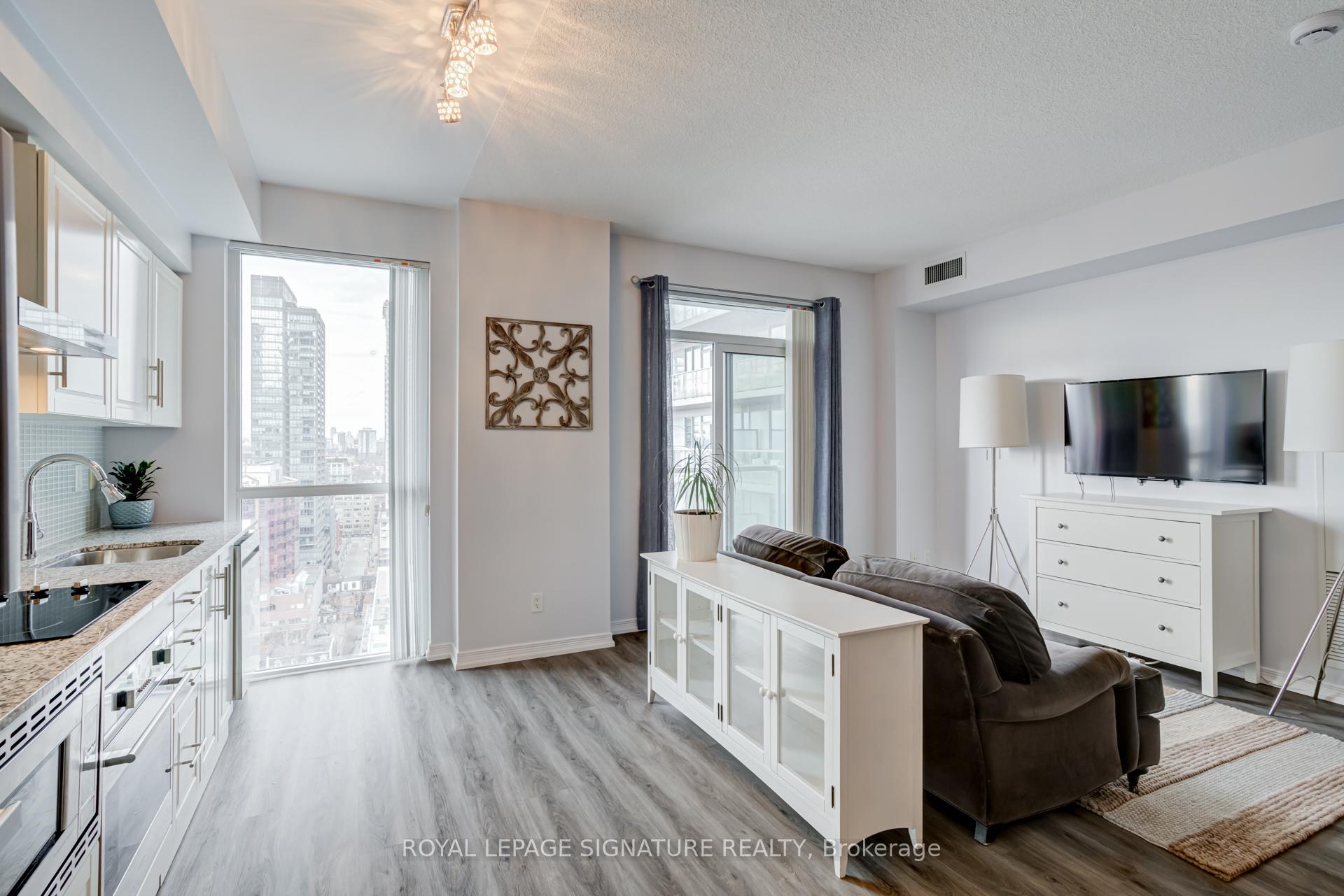 1 Bedroom Condo at 352 Front, Toronto For sale