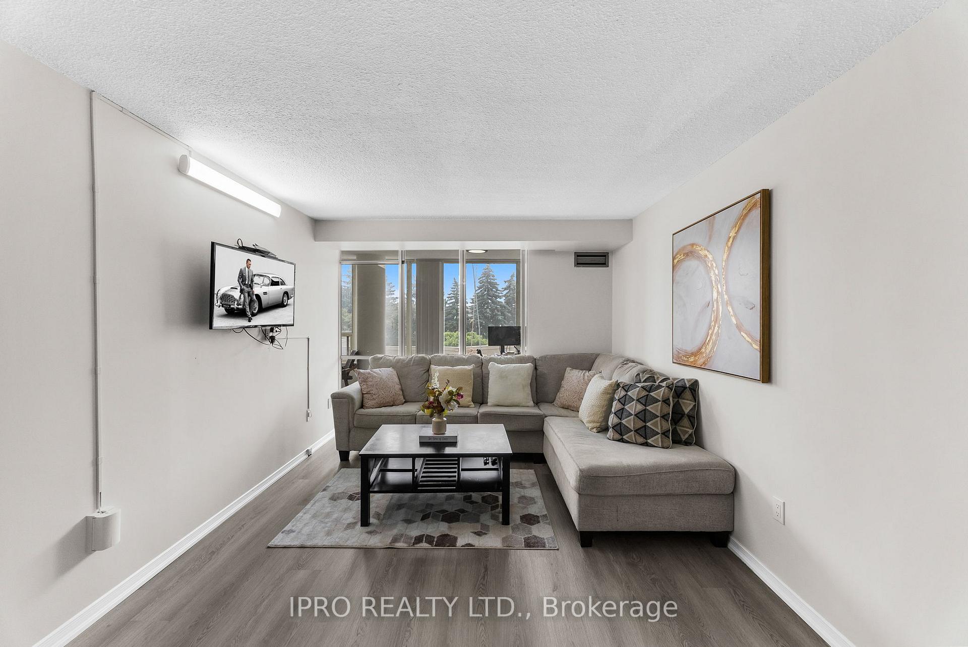 3 Bedrooms Condo at 700 Constellation, Mississauga For sale