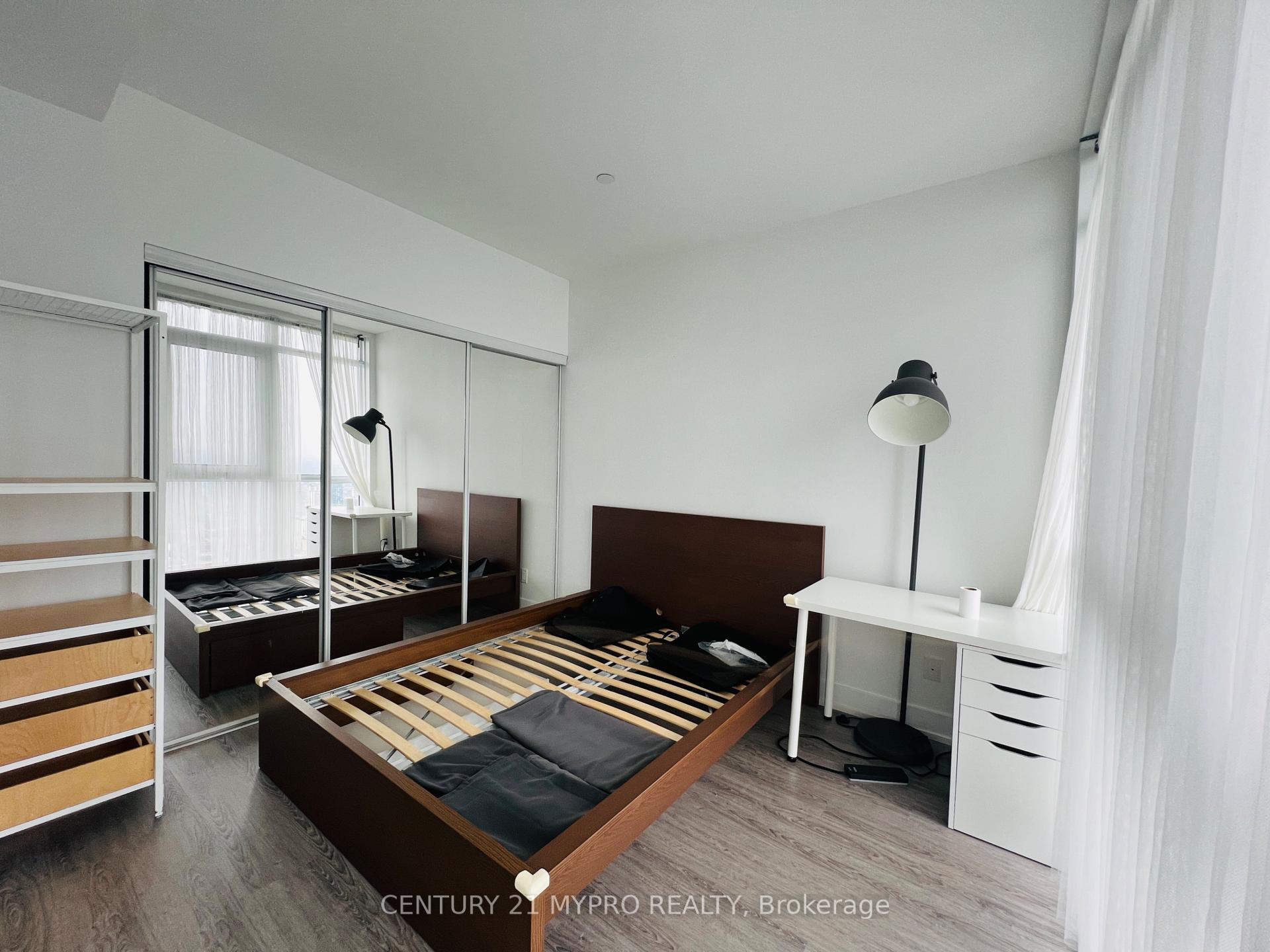 2 Bedrooms Condo at 7 Grenville, Toronto For sale