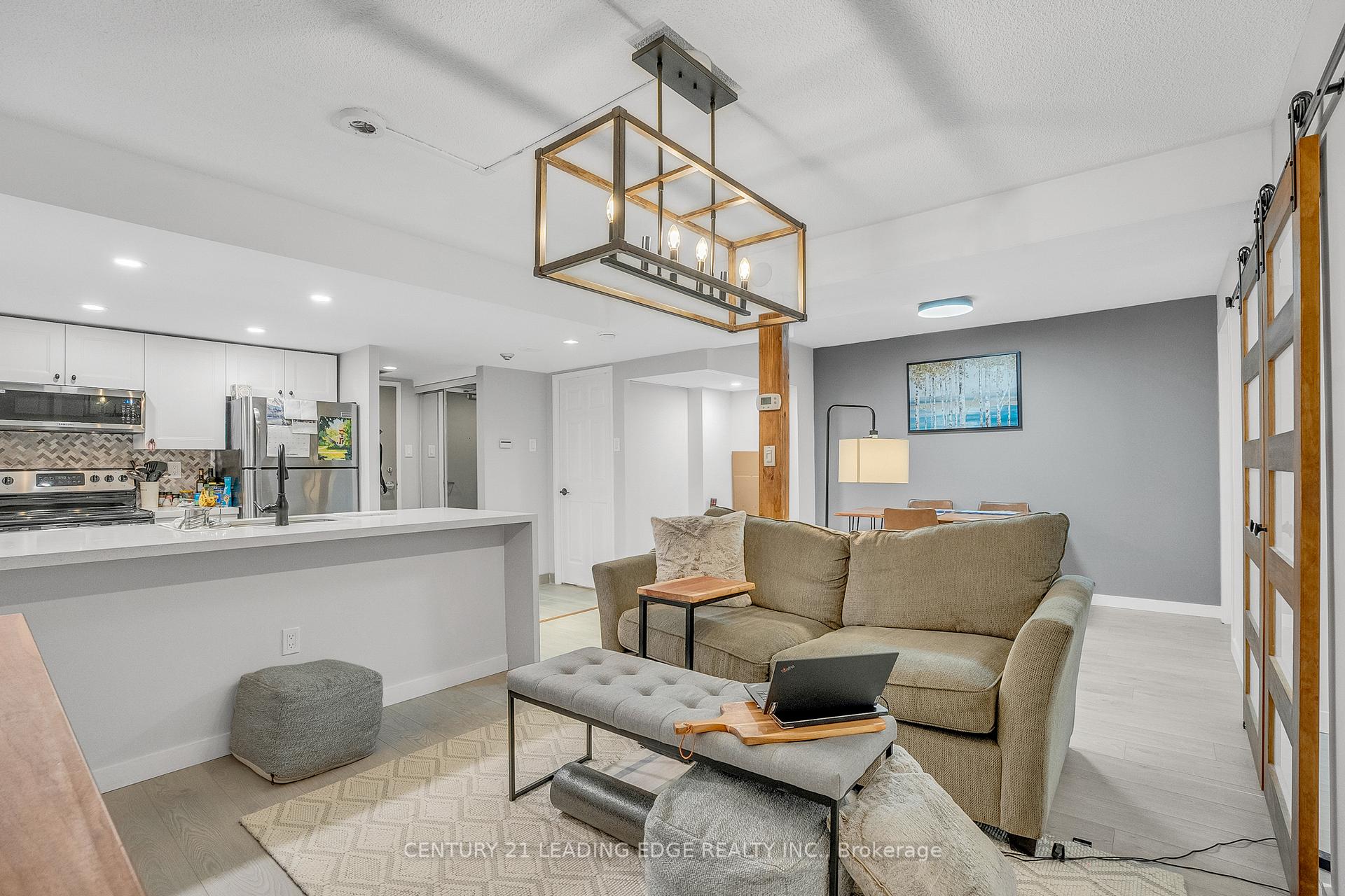 3 Bedrooms Condo at 705 King, Toronto For sale