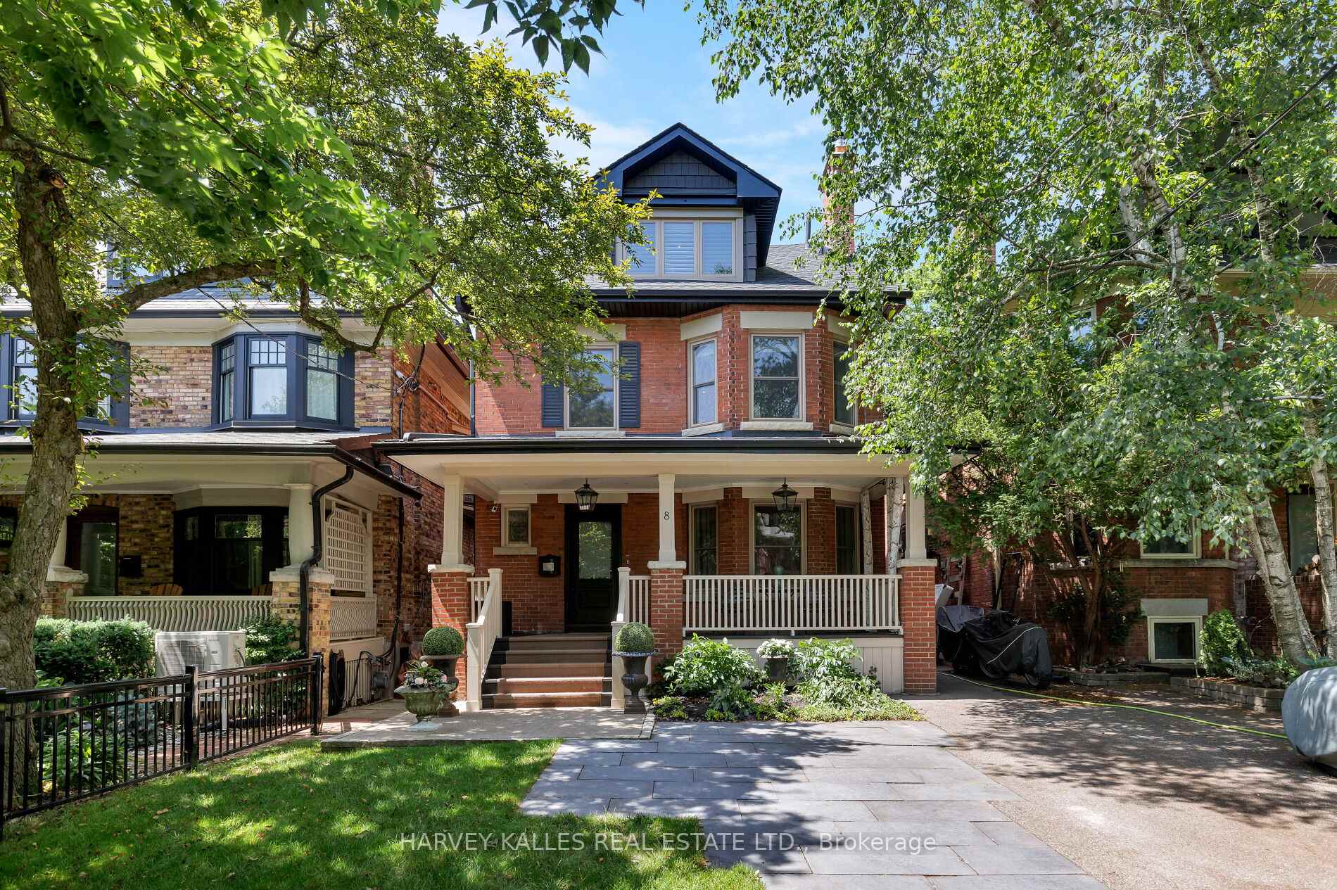 8 Edgewood Crescent