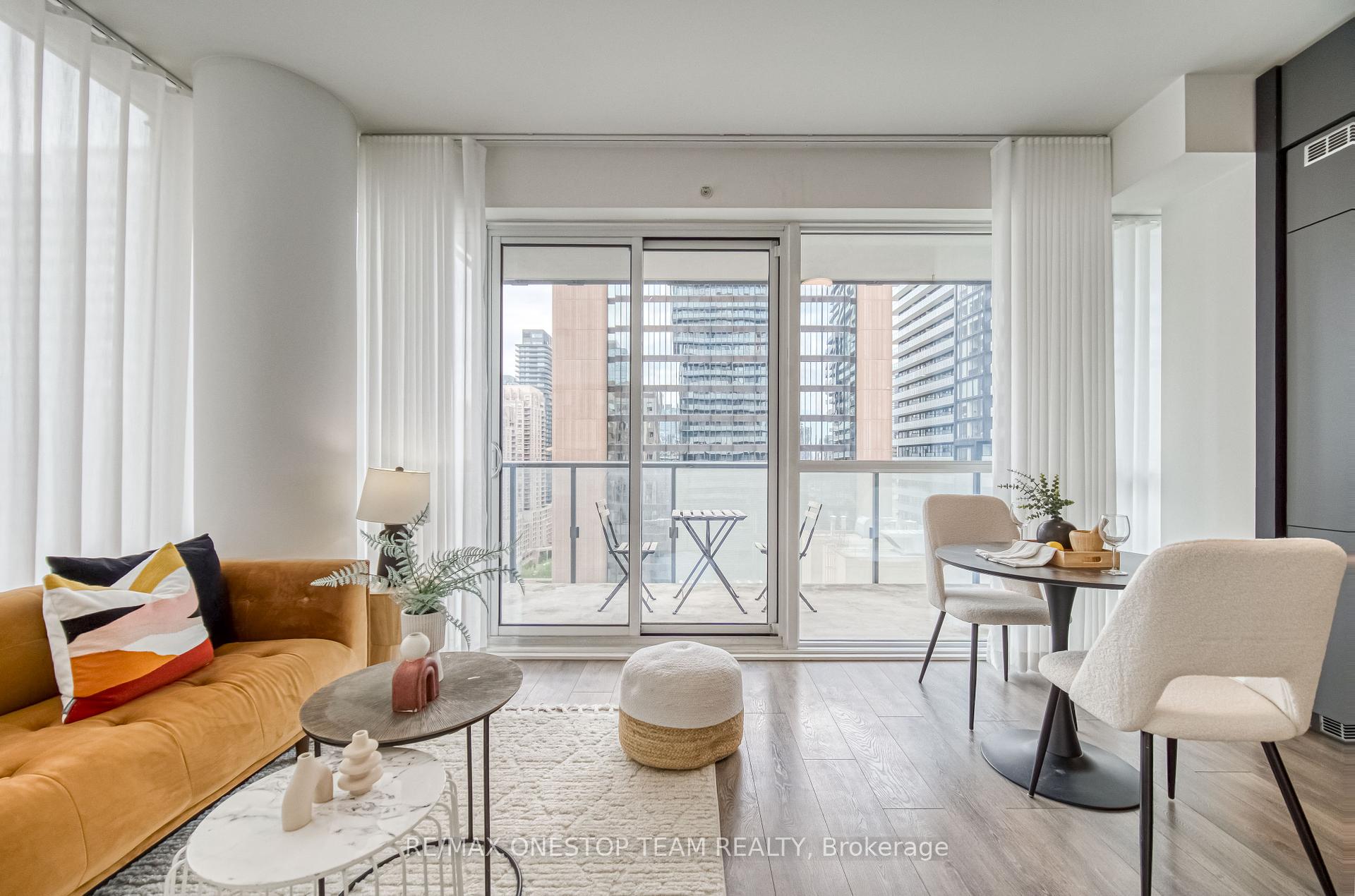 1 Bedroom Condo at 15 Grenville, Toronto For sale