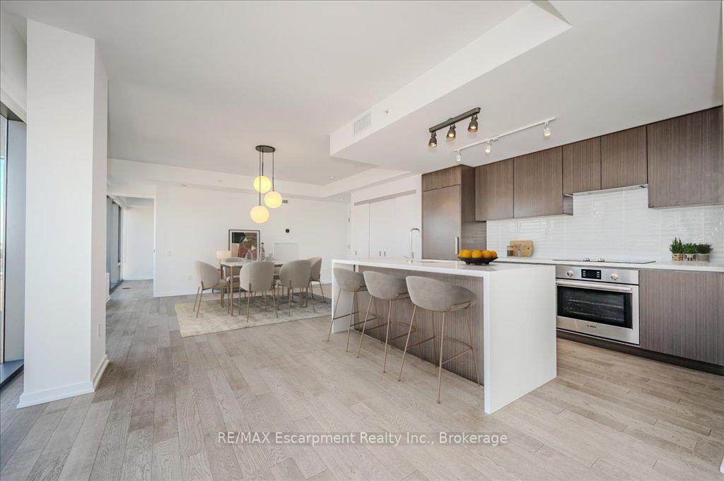 2 Bedrooms Condo at 60 Colborne, Toronto For sale