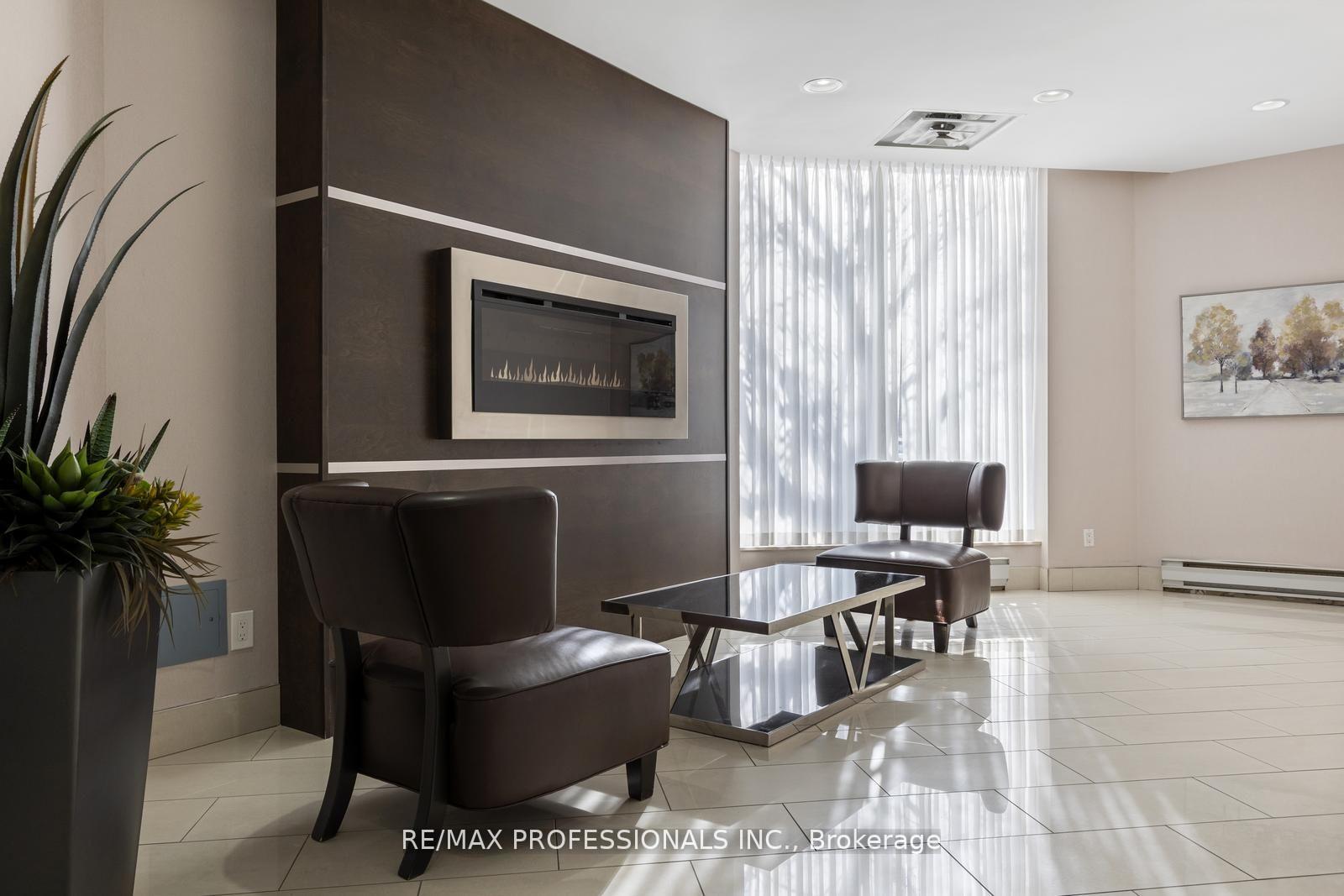 2 Bedrooms Condo at 1500 Grazia, Mississauga For sale