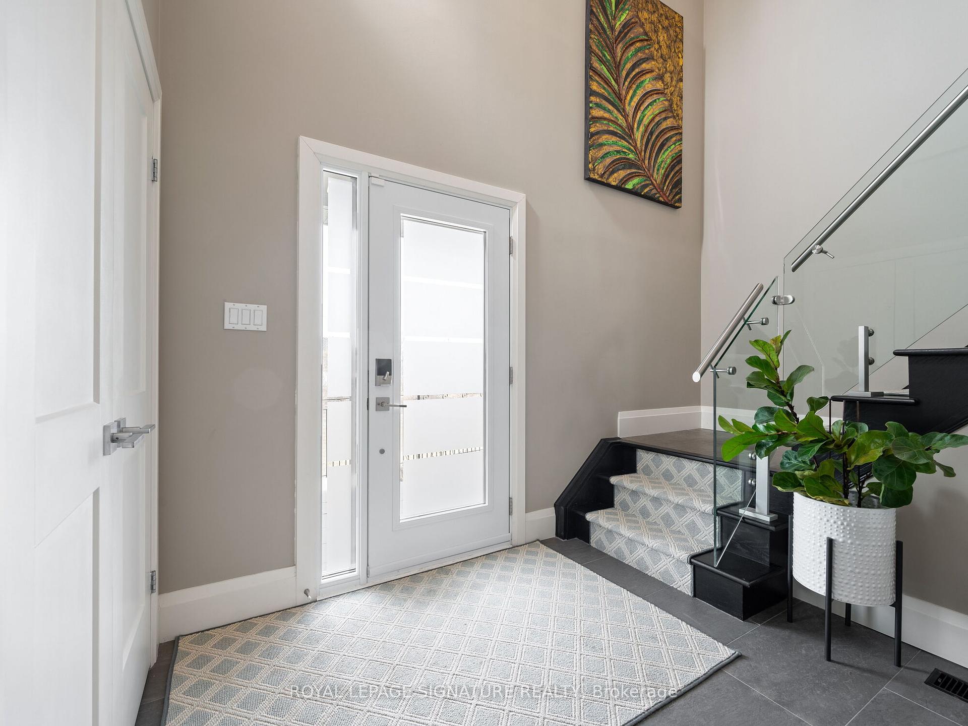 3 Bedrooms Condo at 484 Millen,  Hamilton For sale