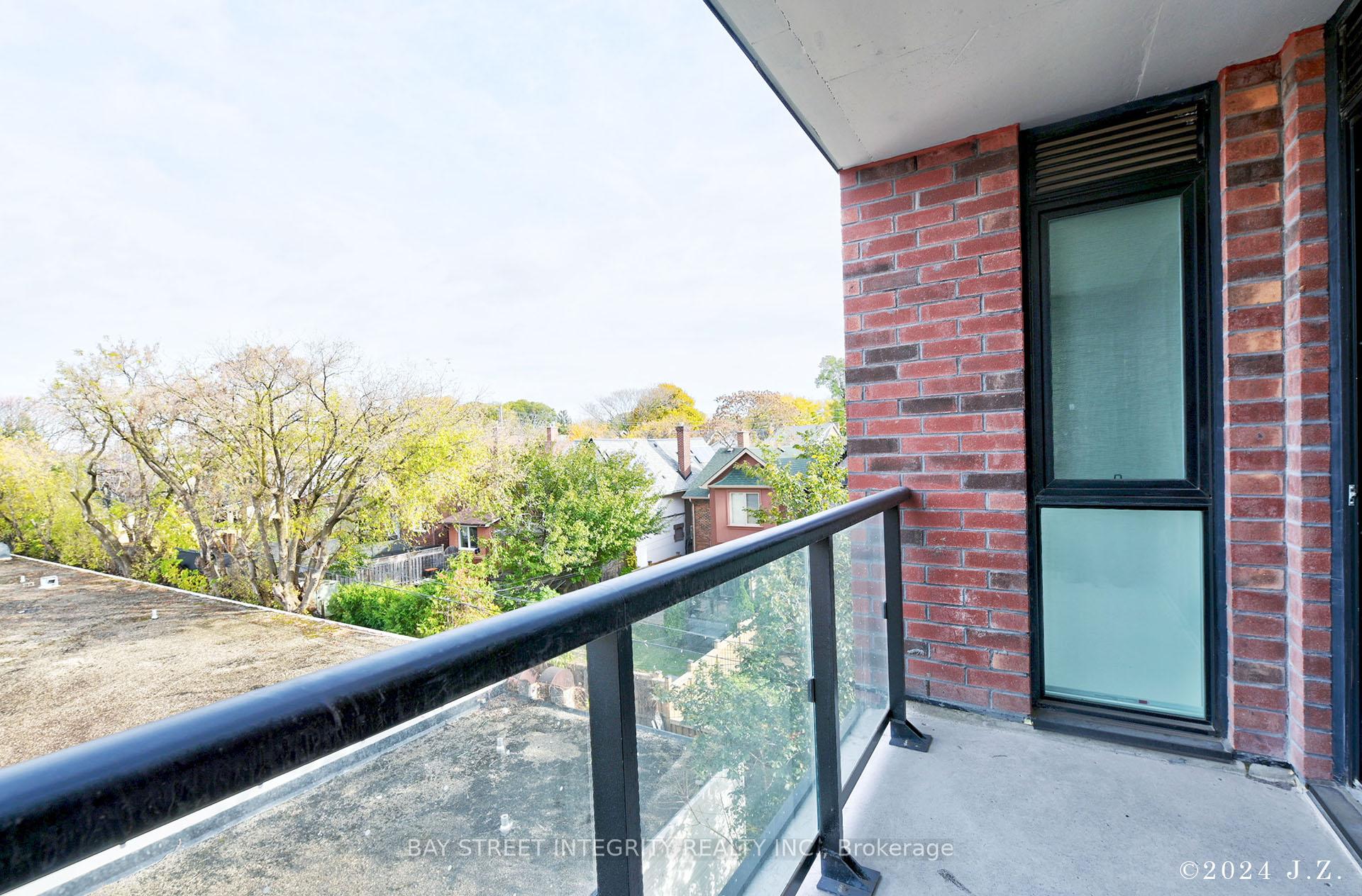 3 Bedrooms Condo at 185 Alberta, Toronto For sale