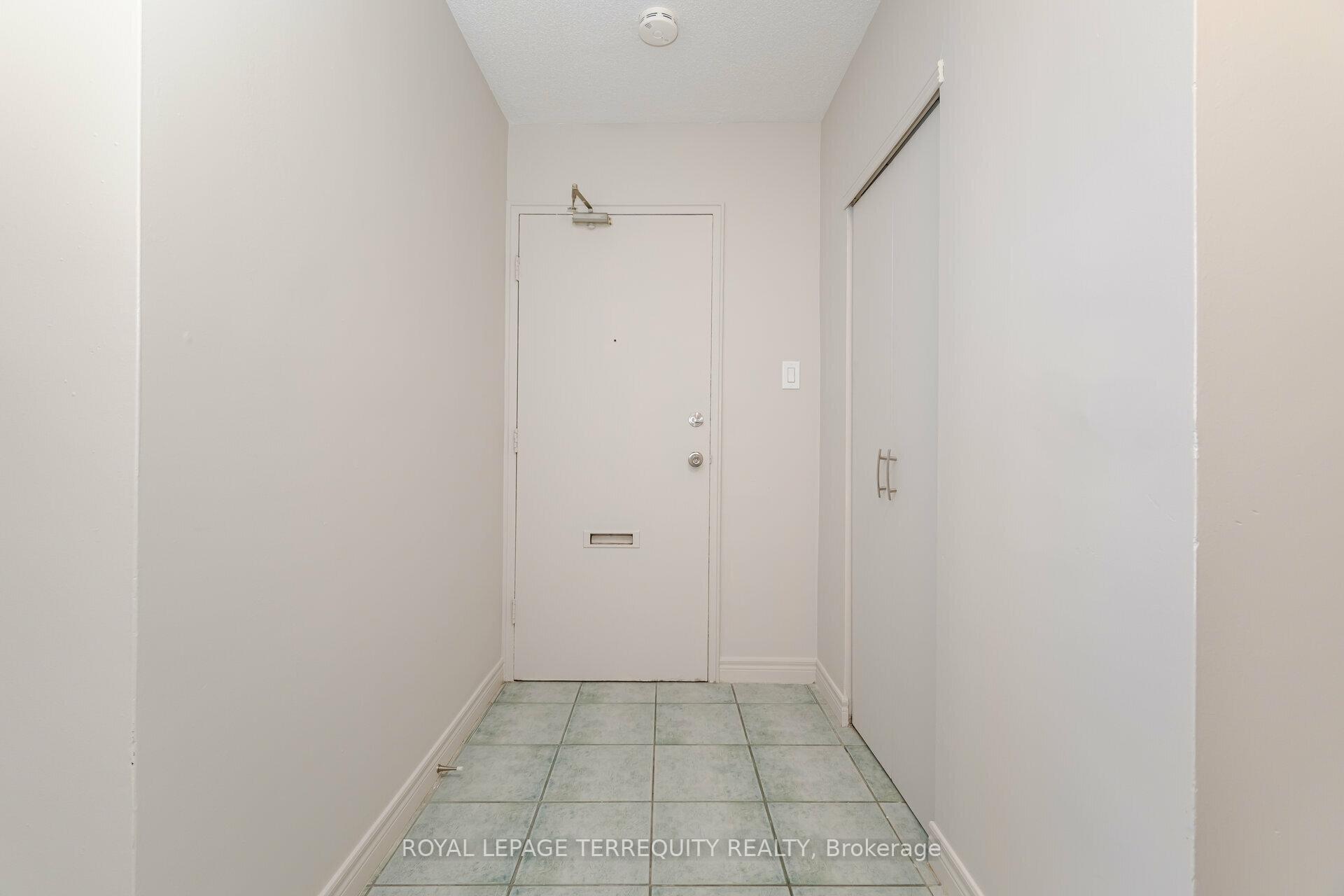 2 Bedrooms Condo at 81 Charlton, Hamilton For sale