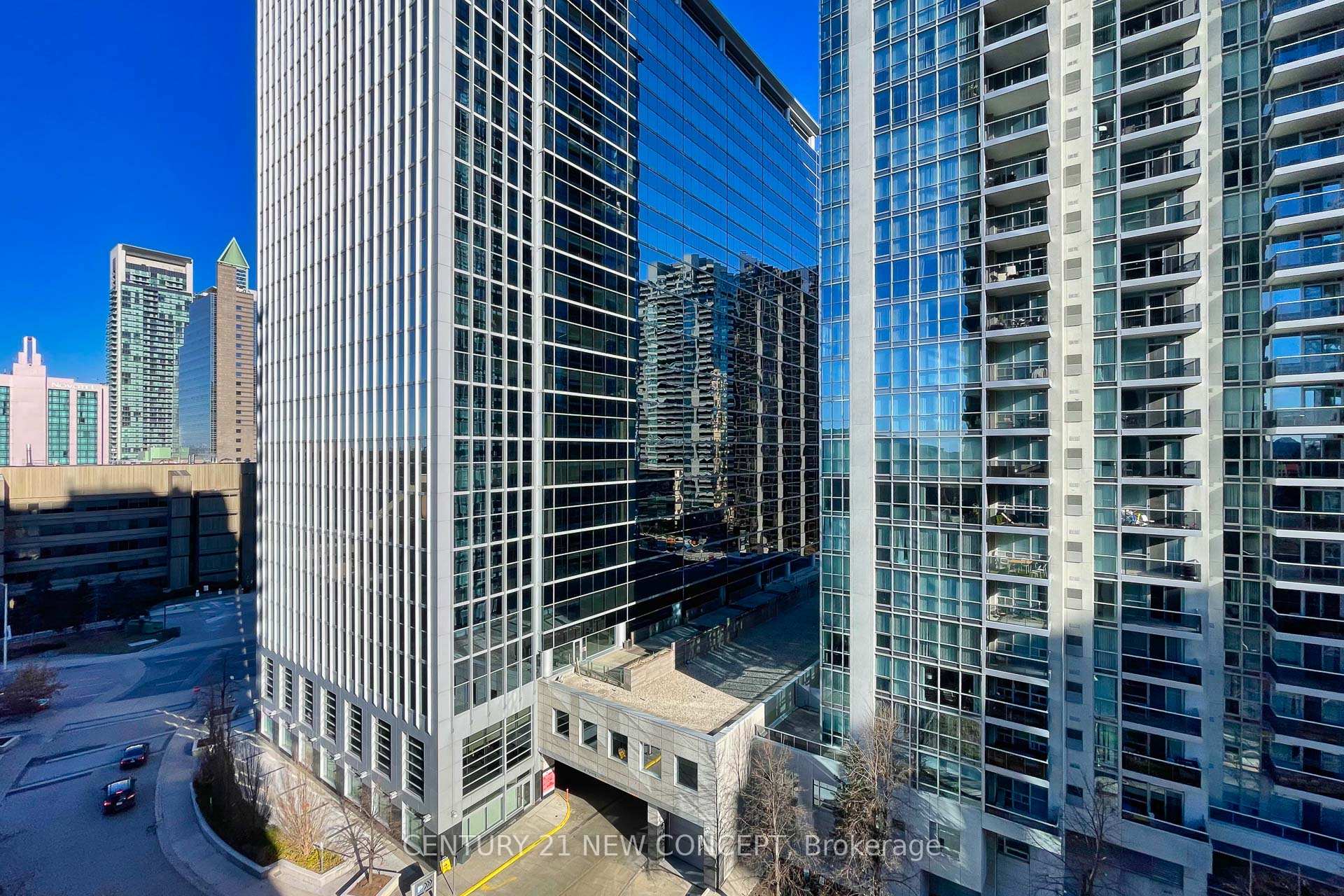 2 Bedrooms Condo at 155 beecroft, Toronto For sale