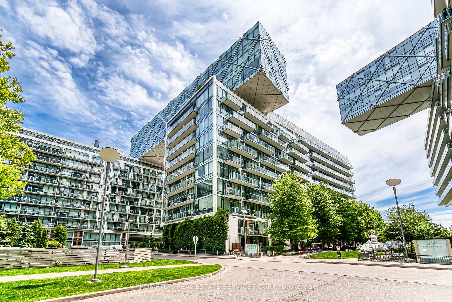 2 Bedrooms Condo at 39 Queens, Toronto For sale