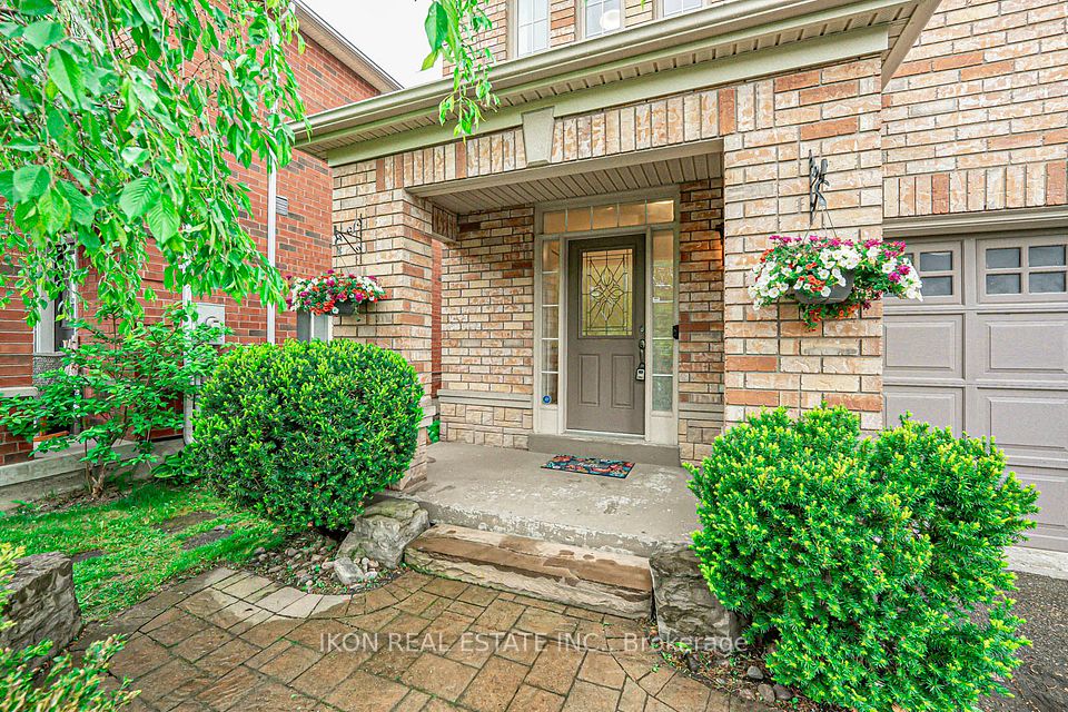 906 Isaac Phillips Way, Newmarket, ON L3X 2Y8