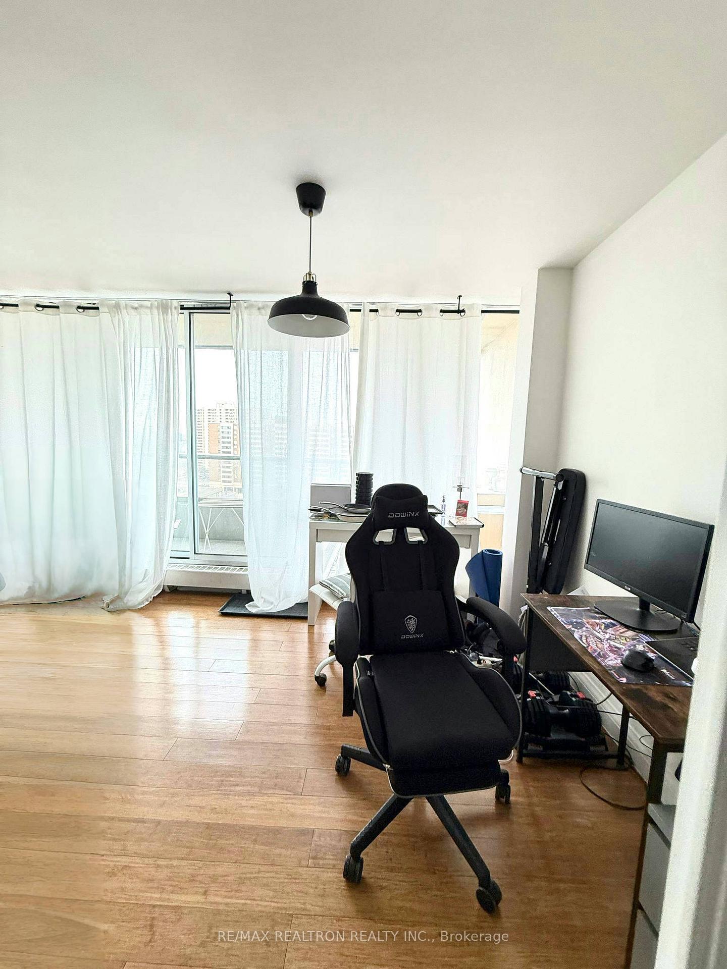 1 Bedroom Condo at 31 Four Winds, Toronto For sale