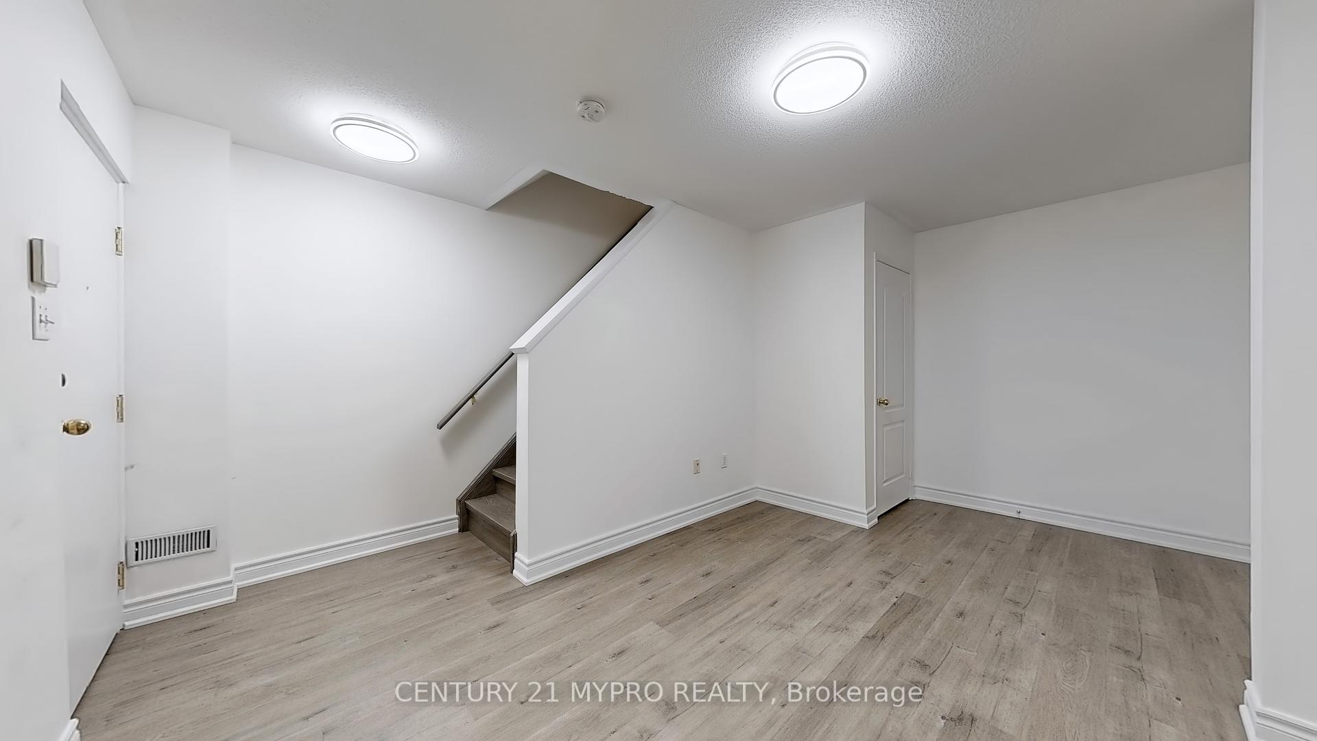 3 Bedrooms Condo at 735 New Westminster,  Vaughan For sale