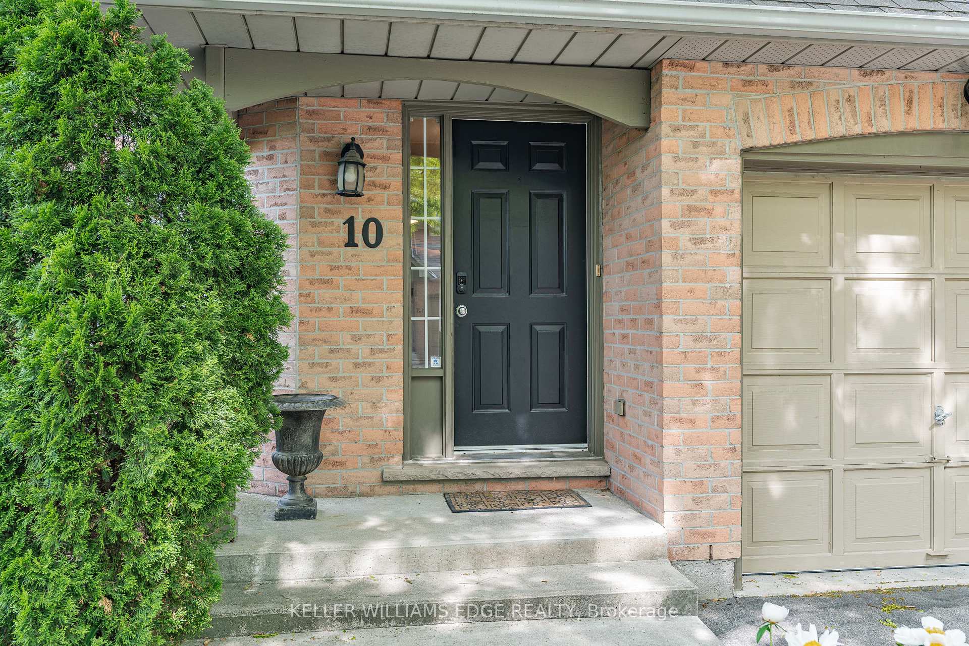 3 Bedrooms Condo at 320 Hamilton, Hamilton For sale