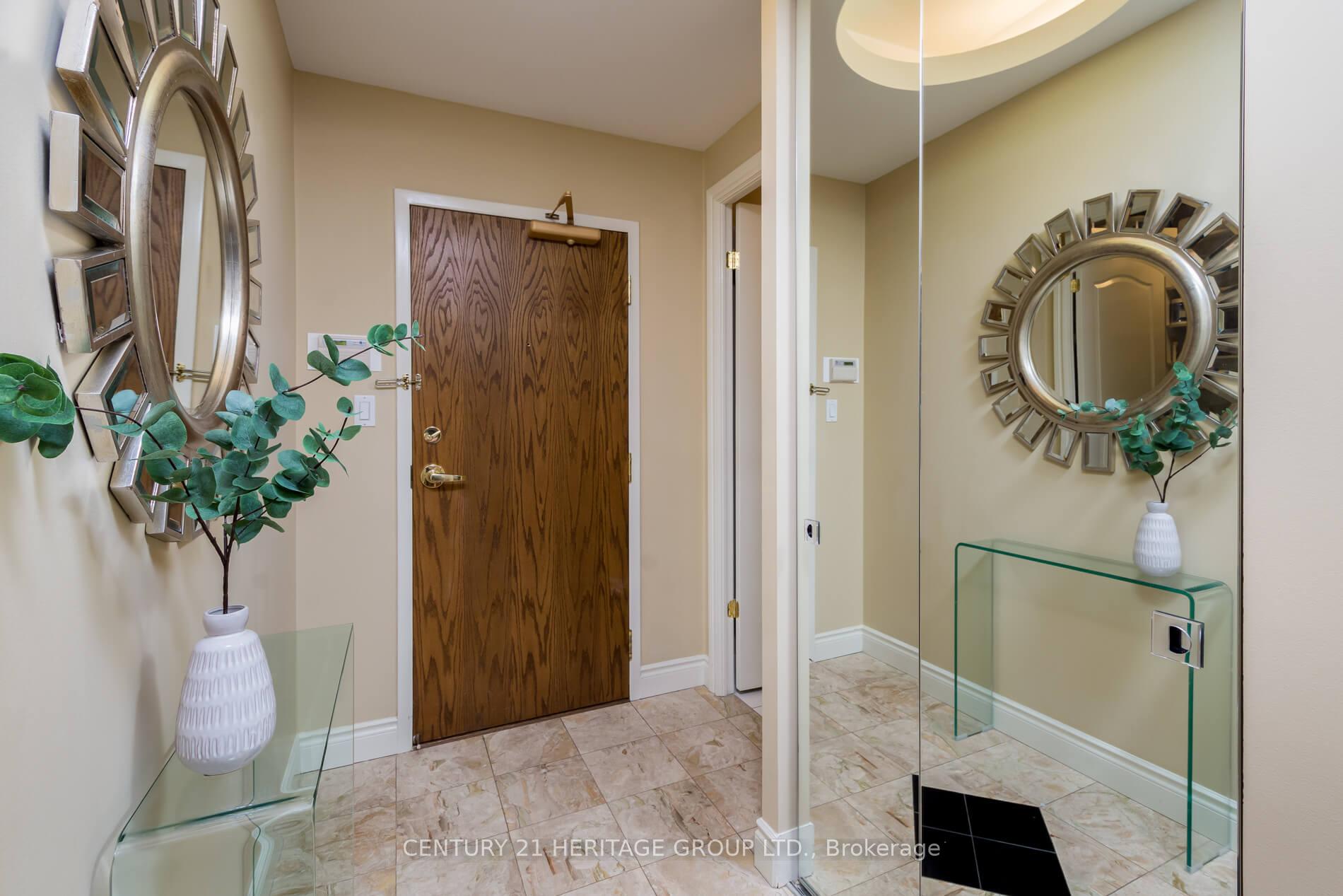 2 Bedrooms Condo at 11 William Carson, Toronto For sale