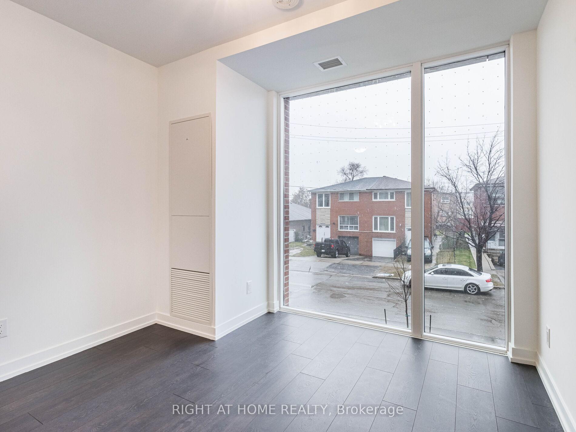 2 Bedrooms Condo at 5 maryport, Toronto For sale