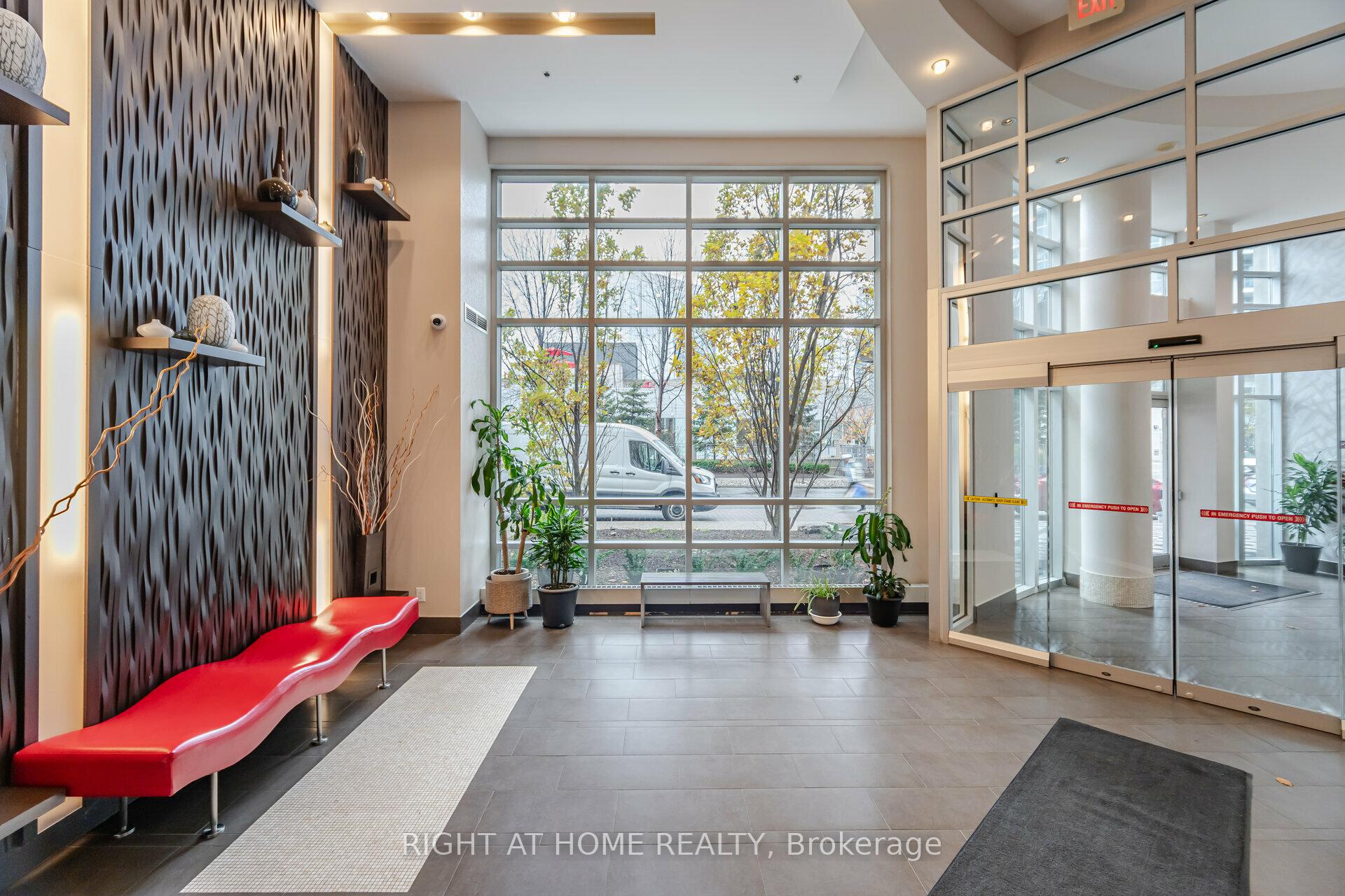 2 Bedrooms Condo at 70 Absolute, Mississauga For sale