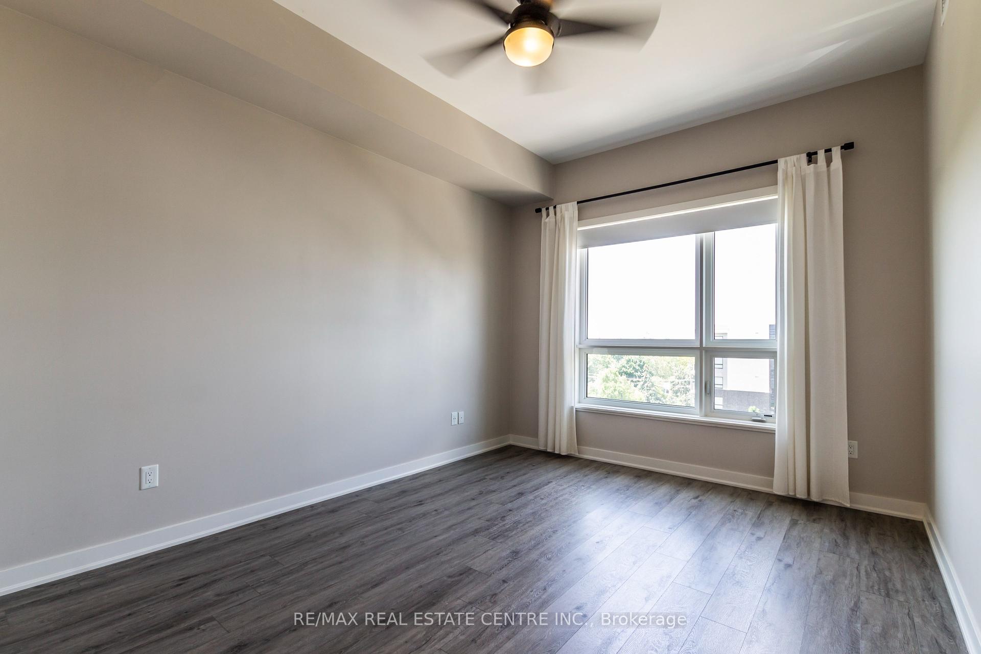 2 Bedrooms Condo at 340 Plains, Burlington For sale