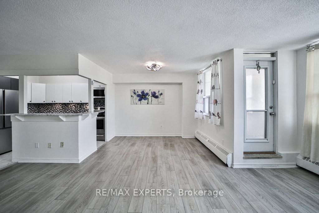 2 Bedrooms Condo at 551 The West Mall,  Toronto For sale