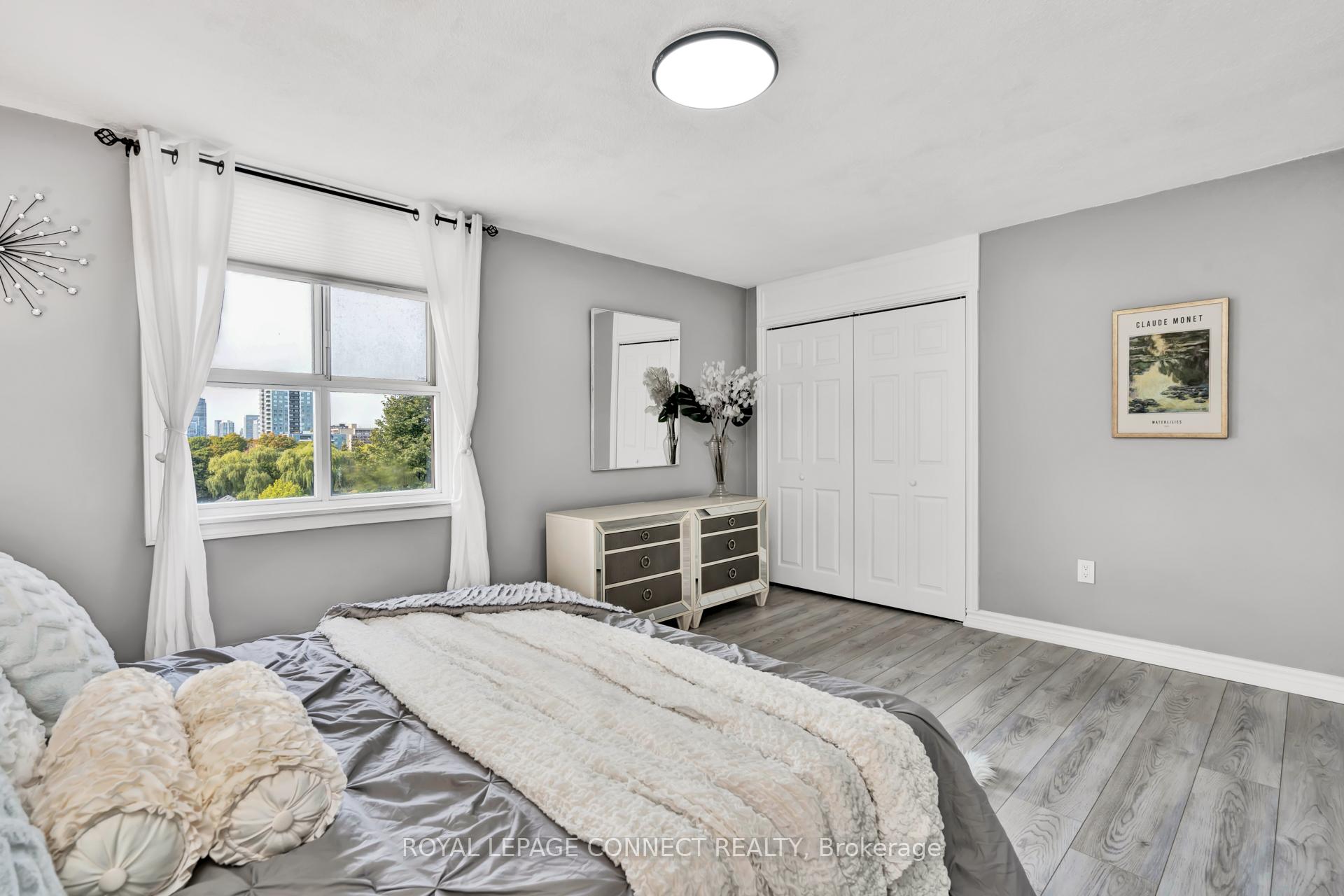 2 Bedrooms Condo at 270 Palmdale,  Toronto For sale