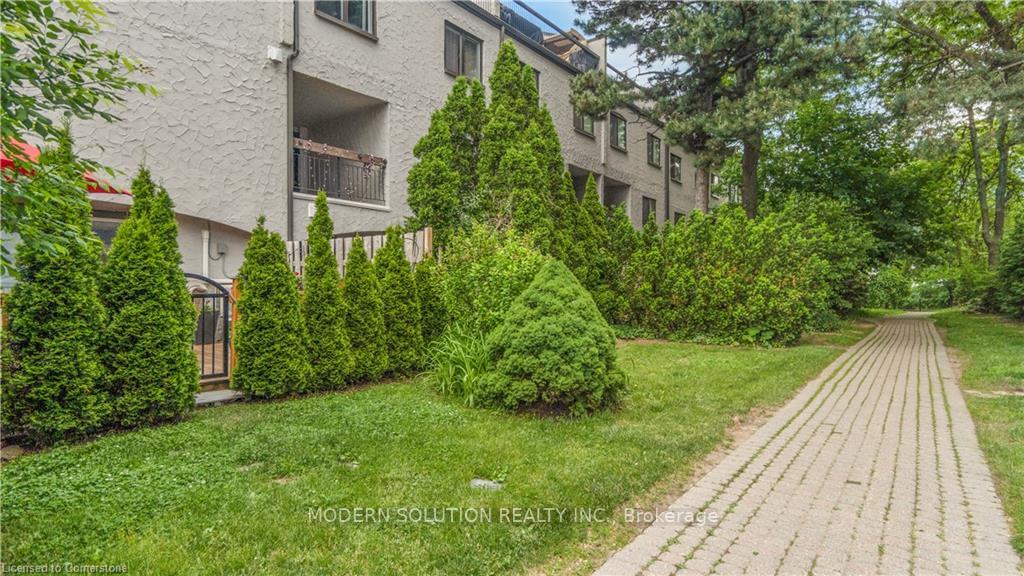 4 Bedrooms Condo at 1016 Falgarwood, Oakville For sale
