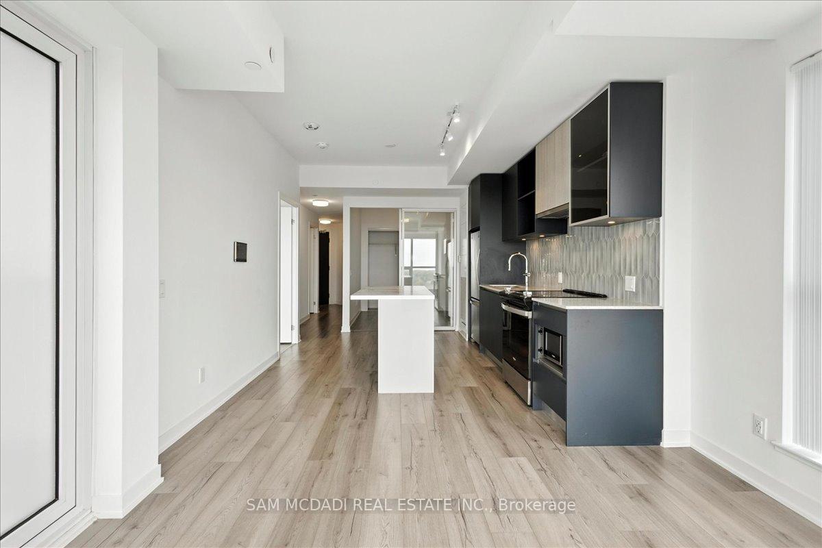 2 Bedrooms Condo at 405 Dundas, Oakville For sale