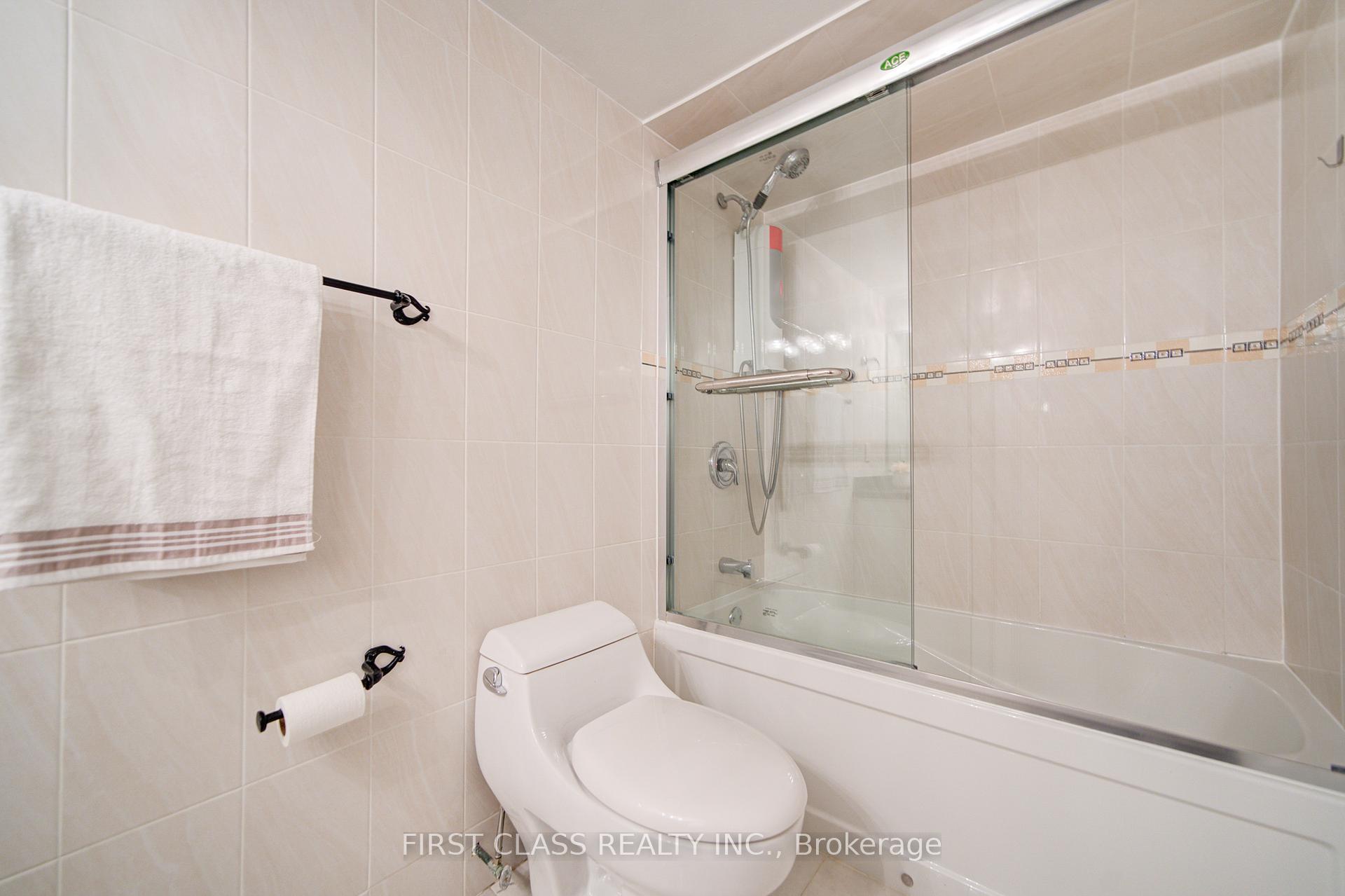 3 Bedrooms Condo at 25 Bamburgh, Toronto For sale