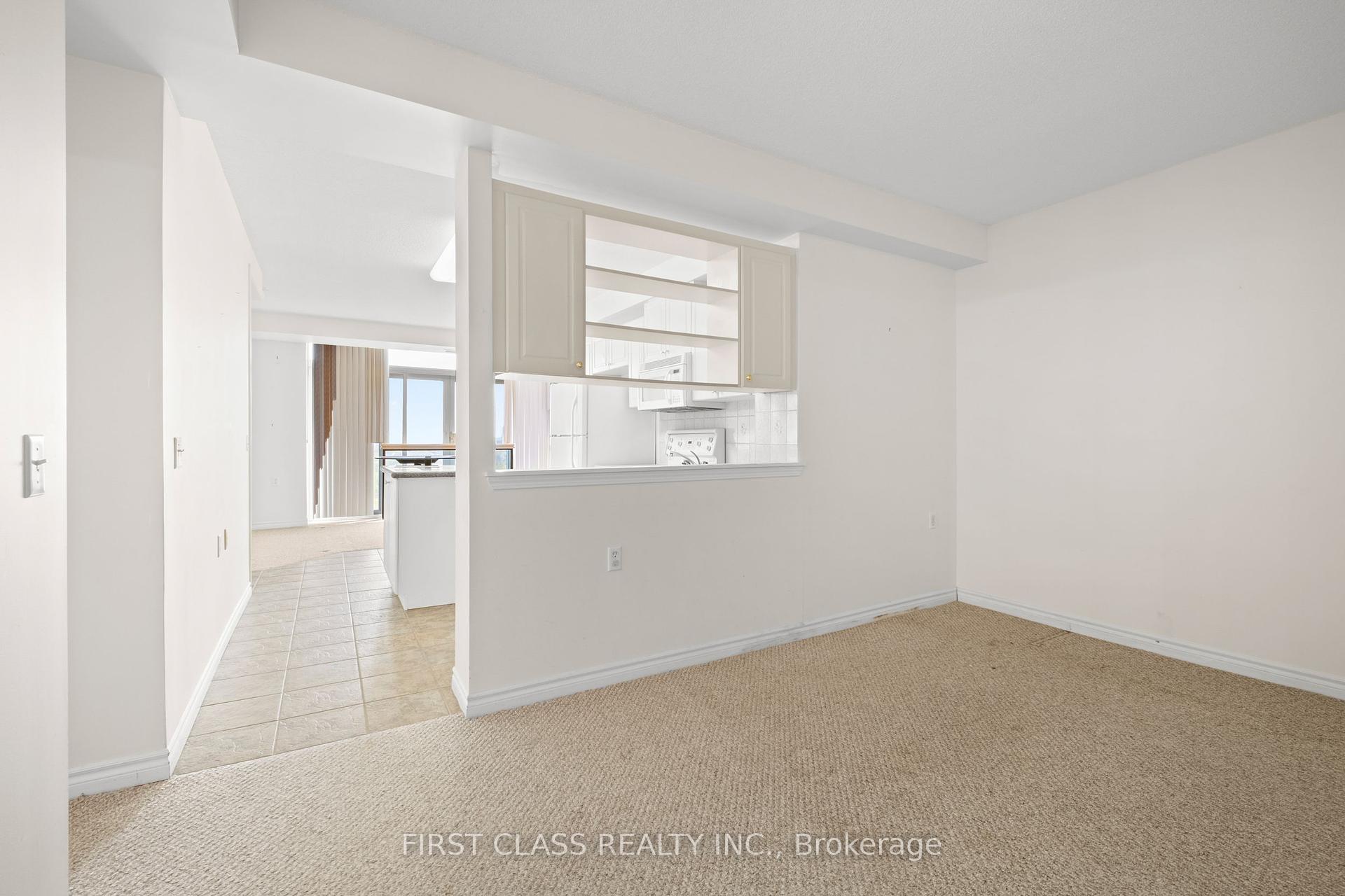 3 Bedrooms Condo at 200 Burnhamthorpe, Mississauga For sale