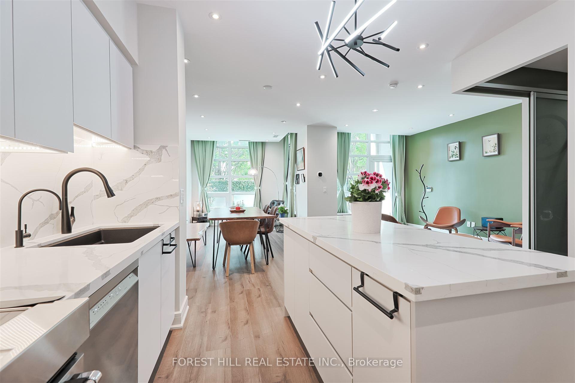 4 Bedrooms Condo at 35 Brian Peck, Toronto For sale