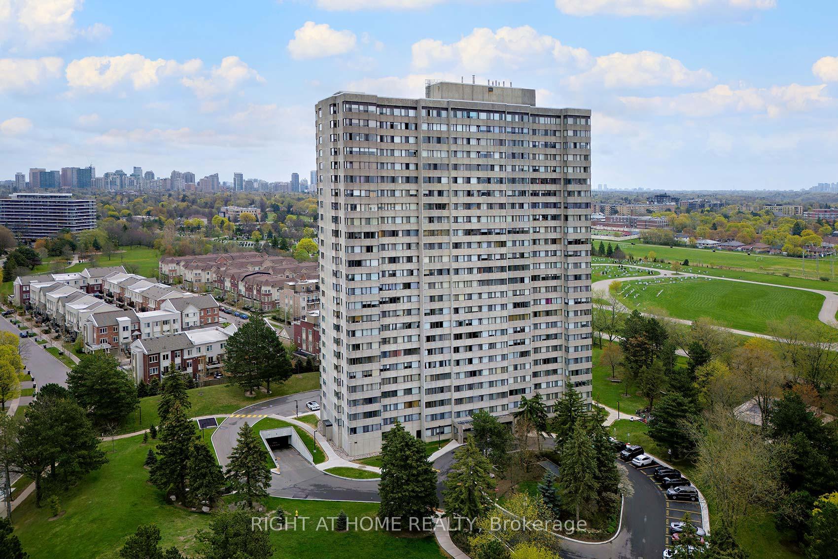 3 Bedrooms Condo at 133 Torresdale, Toronto For sale