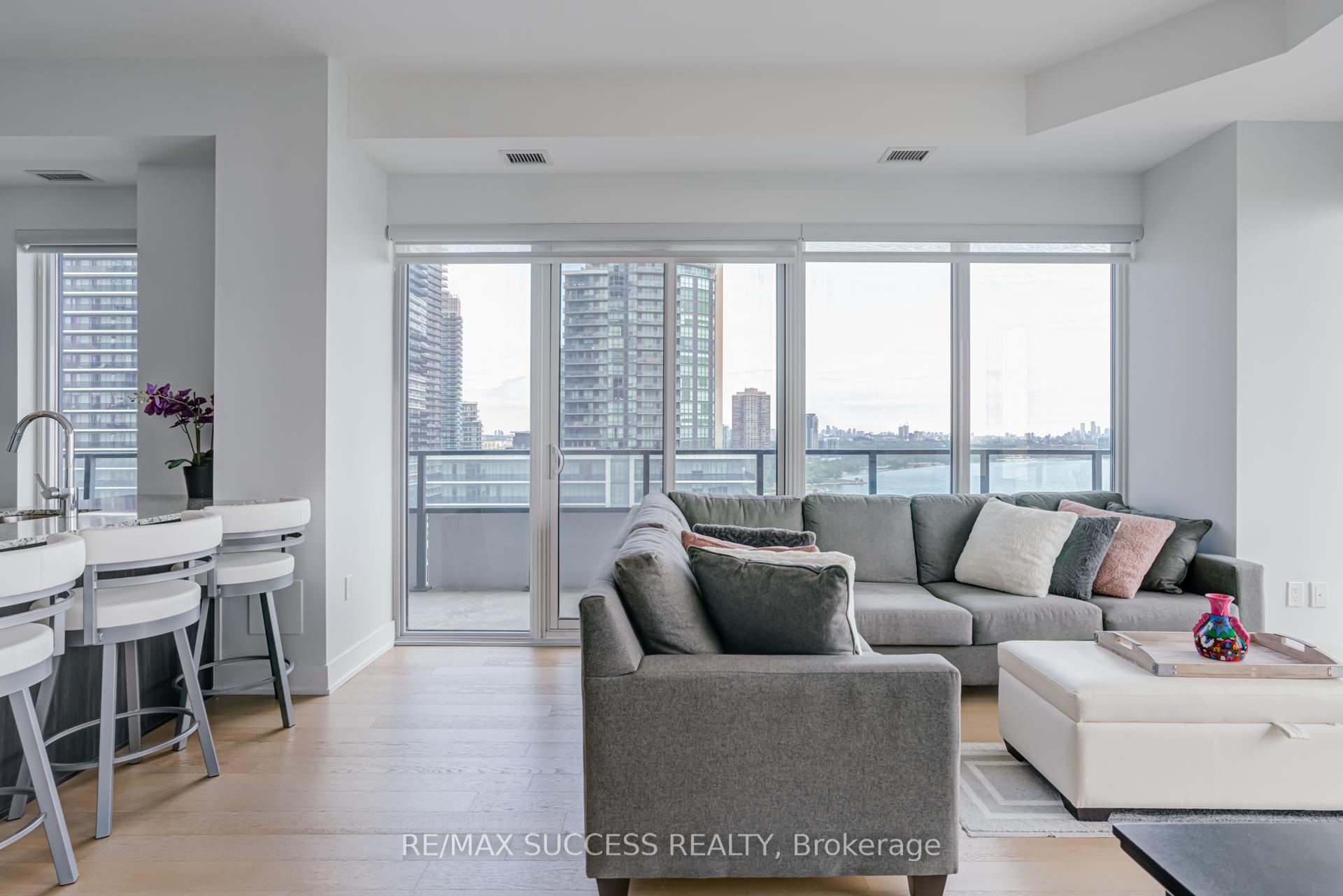3 Bedrooms Condo at 20 Shore breeze, Toronto For sale