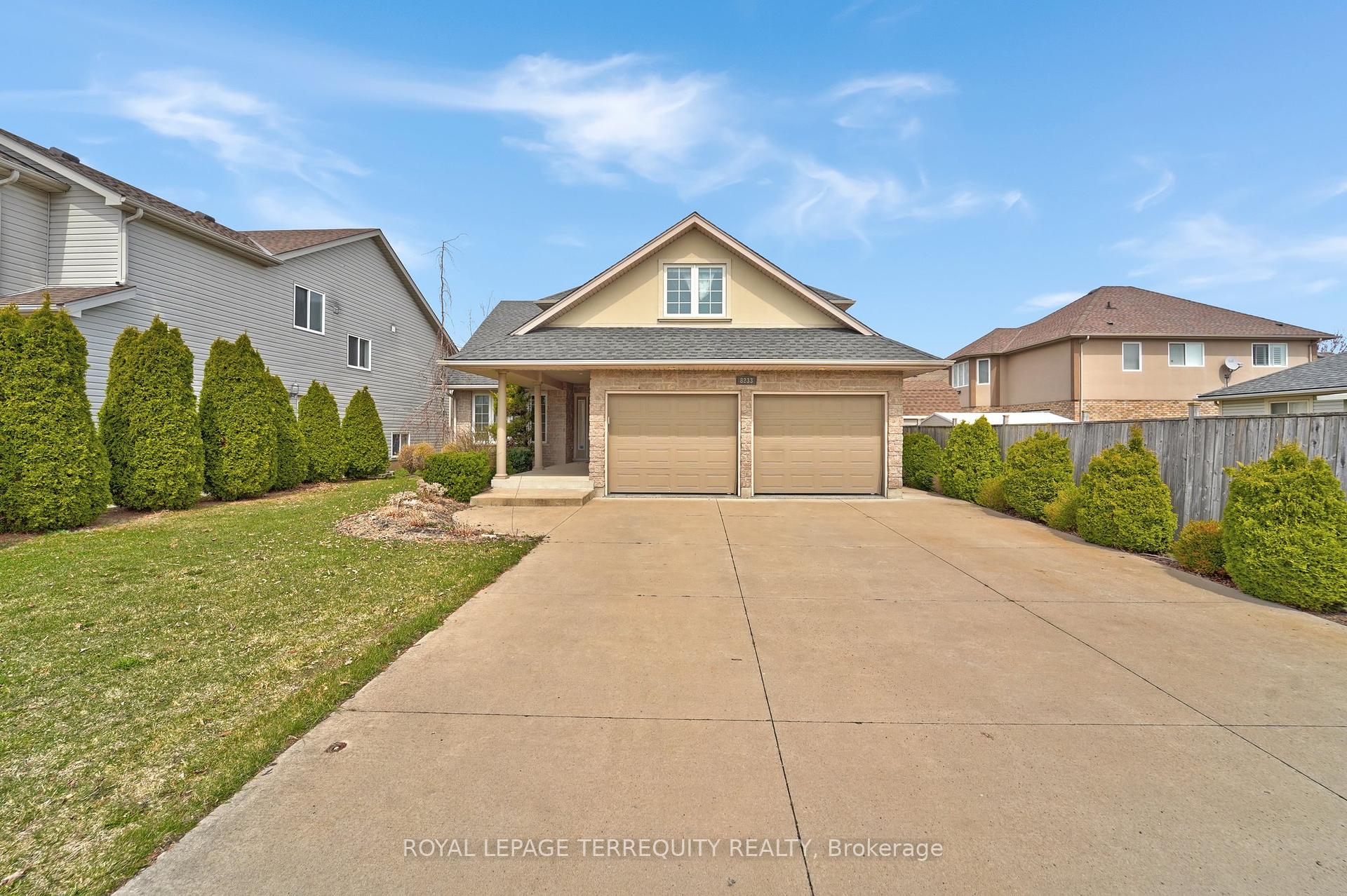8233 Costabile Drive, Niagara Falls, ON L2H 3L2