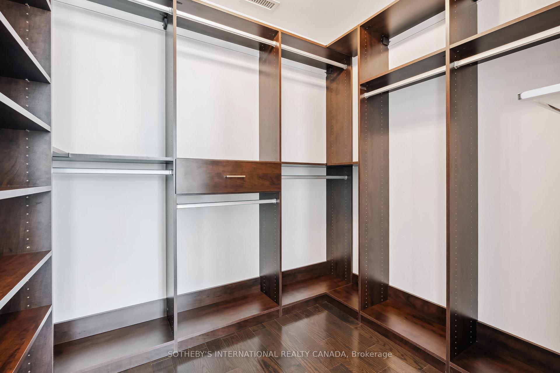 3 Bedrooms Condo at 1 Bedford, Toronto For sale