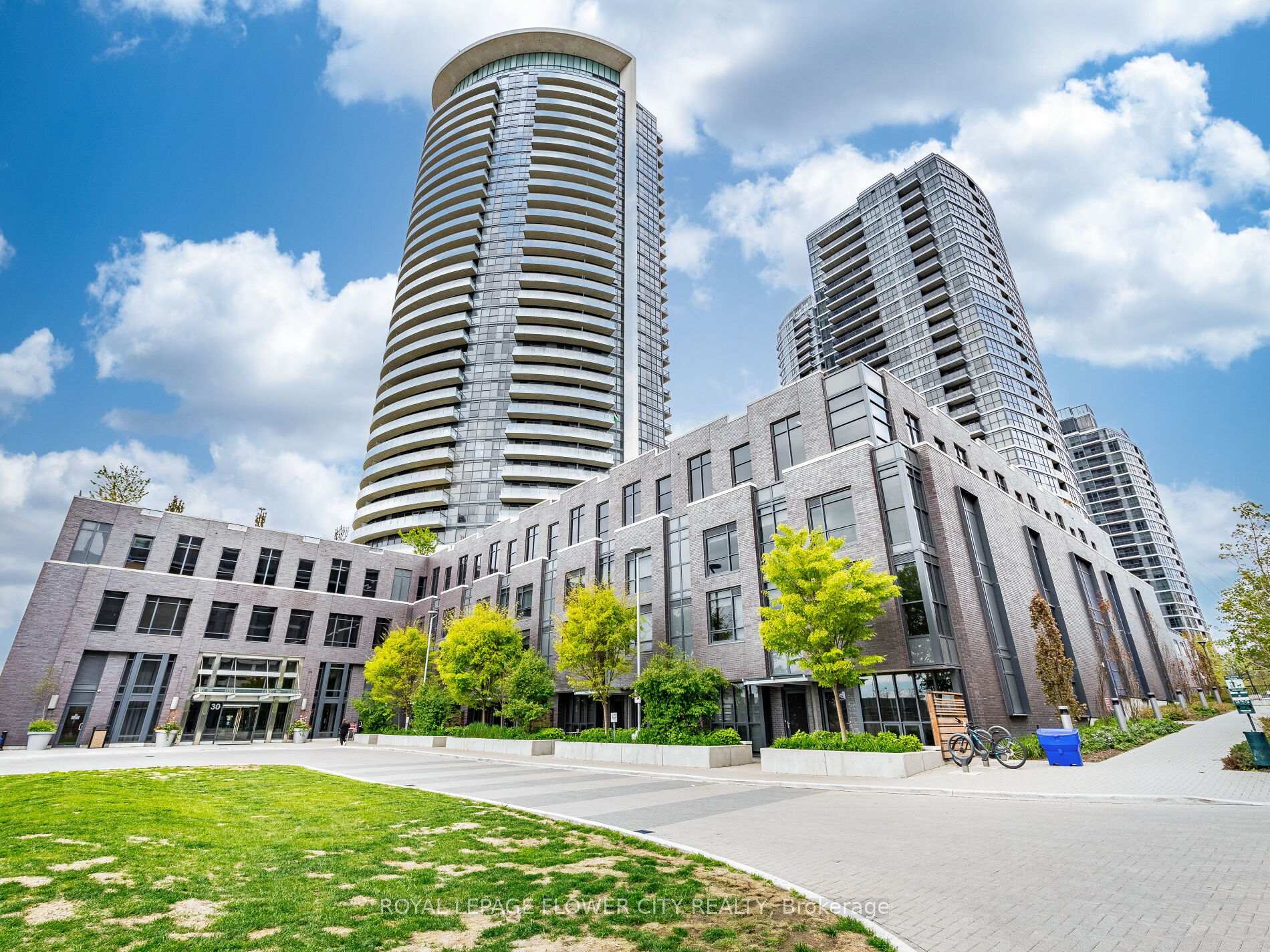 1 Bedroom Condo at 30 Gibbs, Toronto For sale