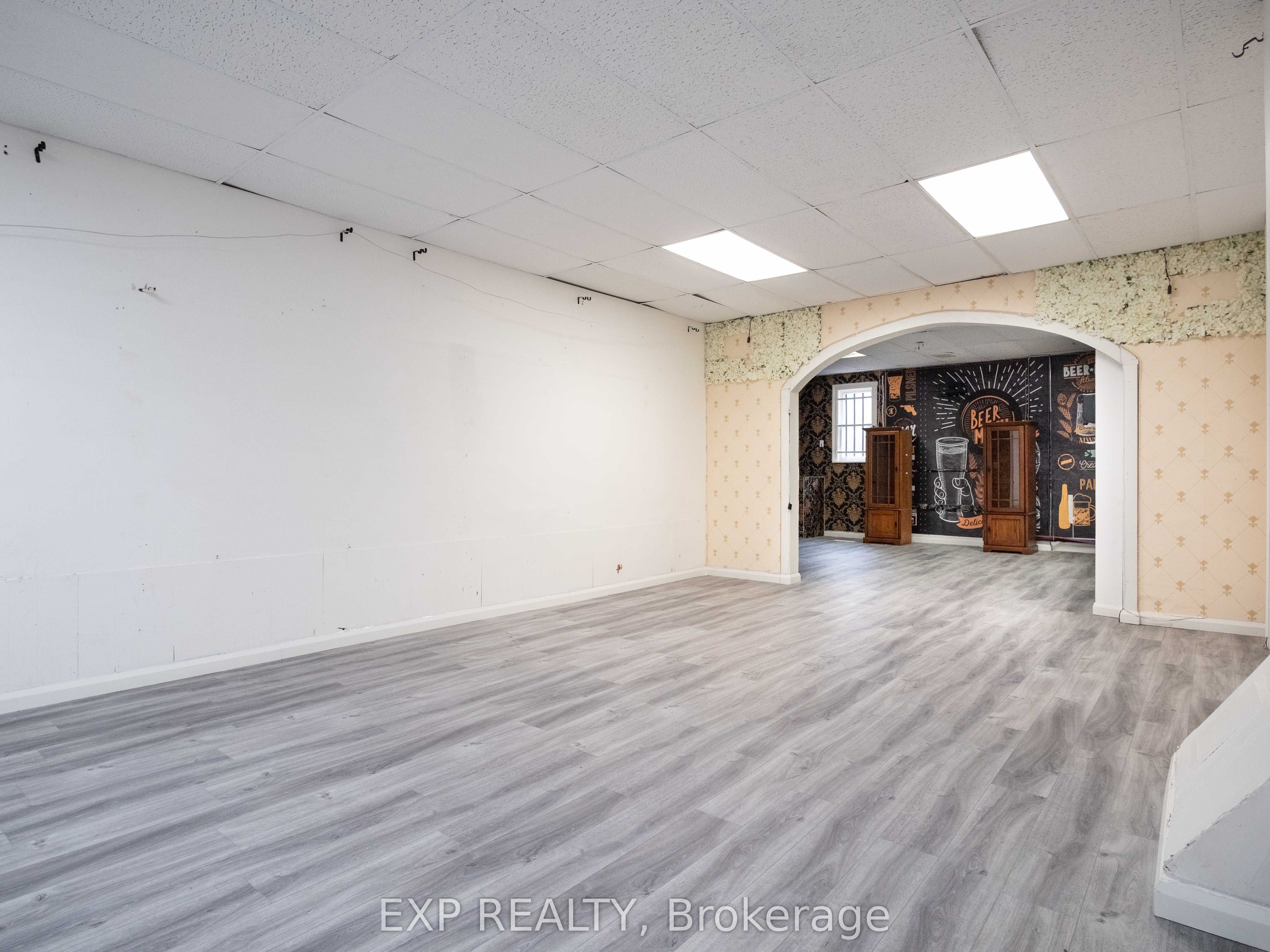 3052 Dundas Street W